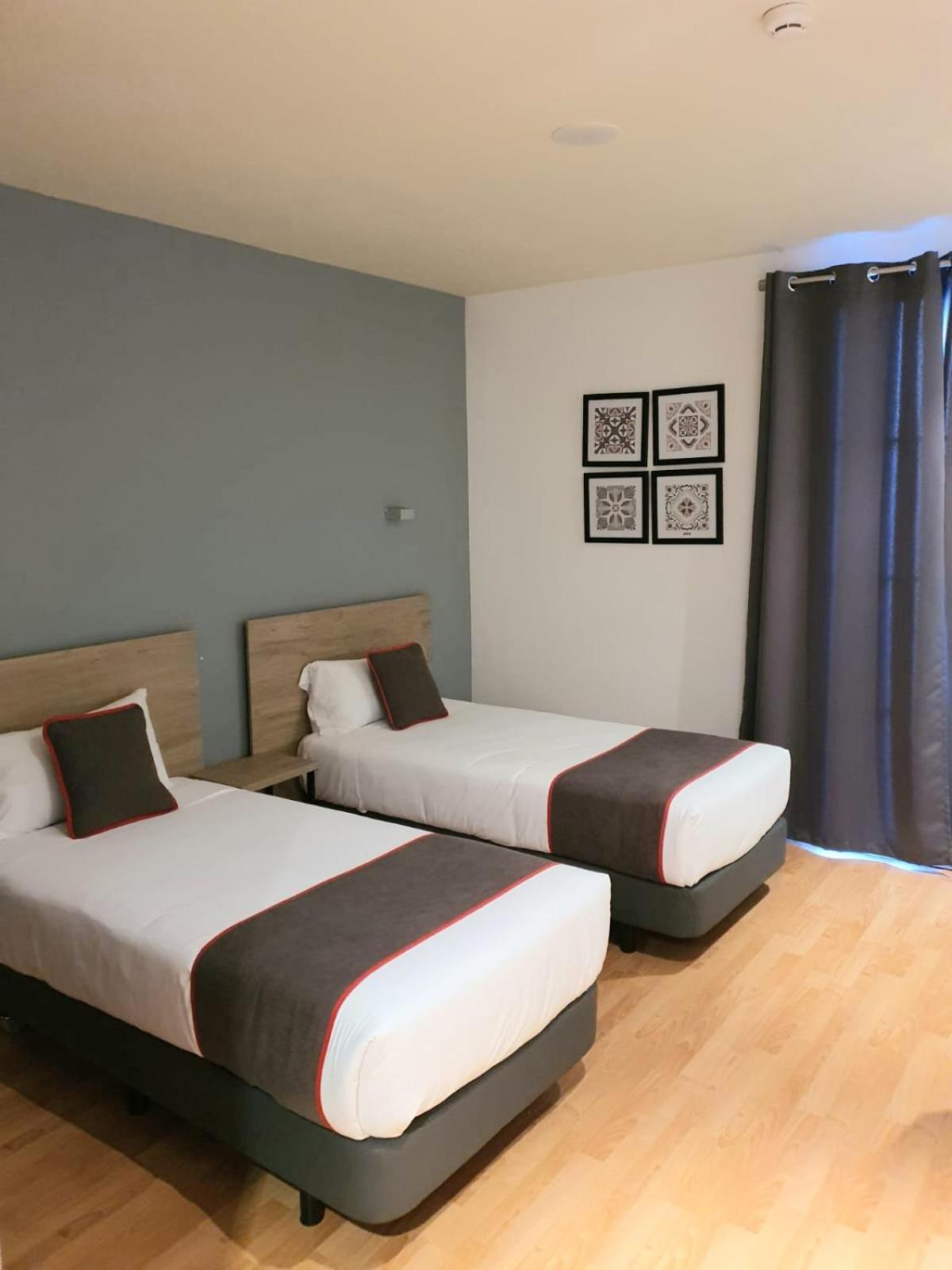 Twin Room - Photo 5