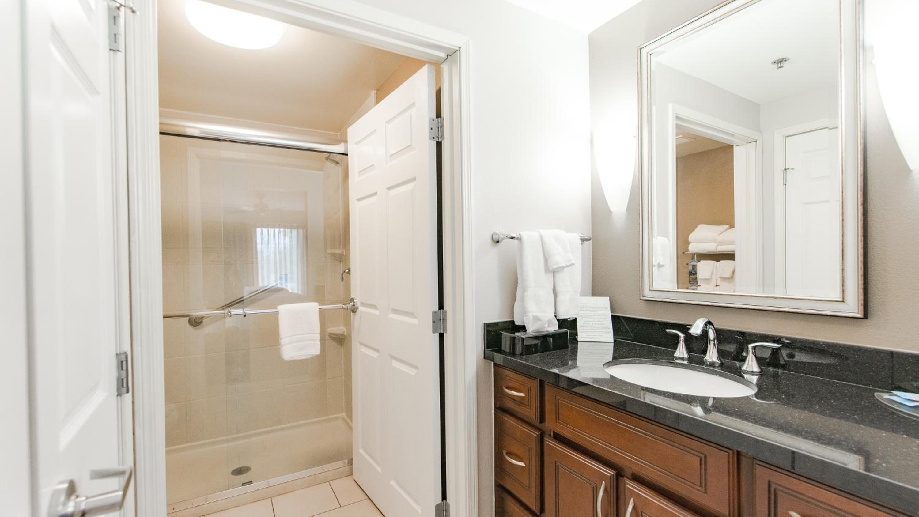 King Studio Suite - Photo 3
