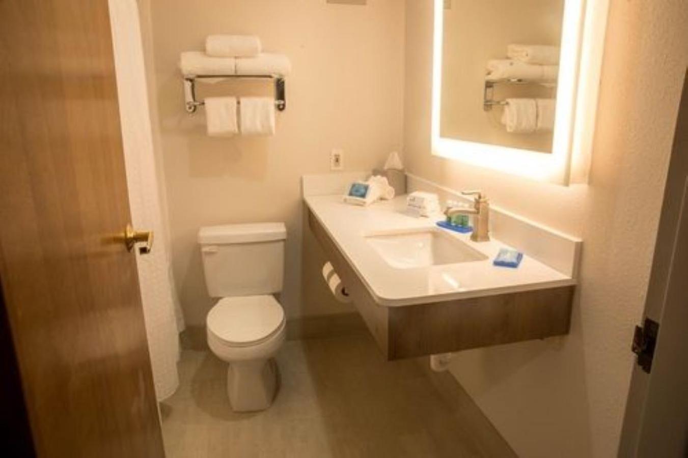 Standard King Room - Photo 3