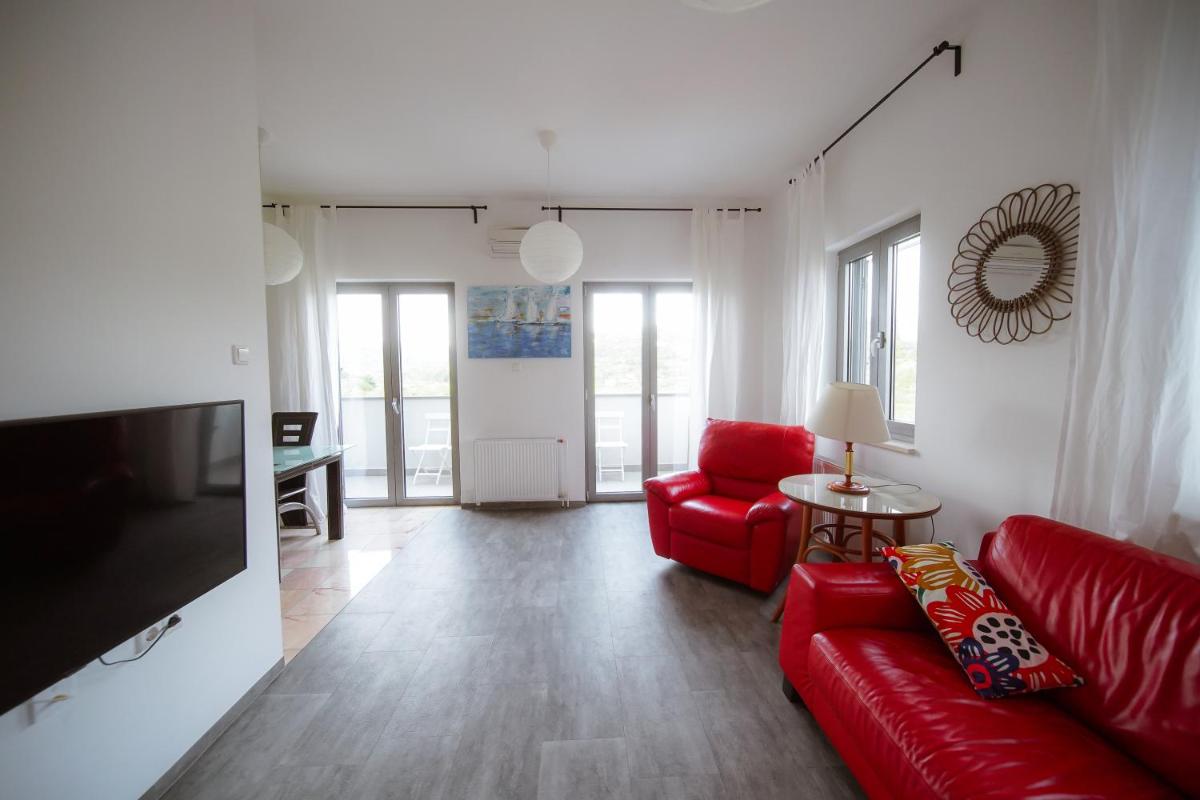 Apartment with Pool View  photo 3