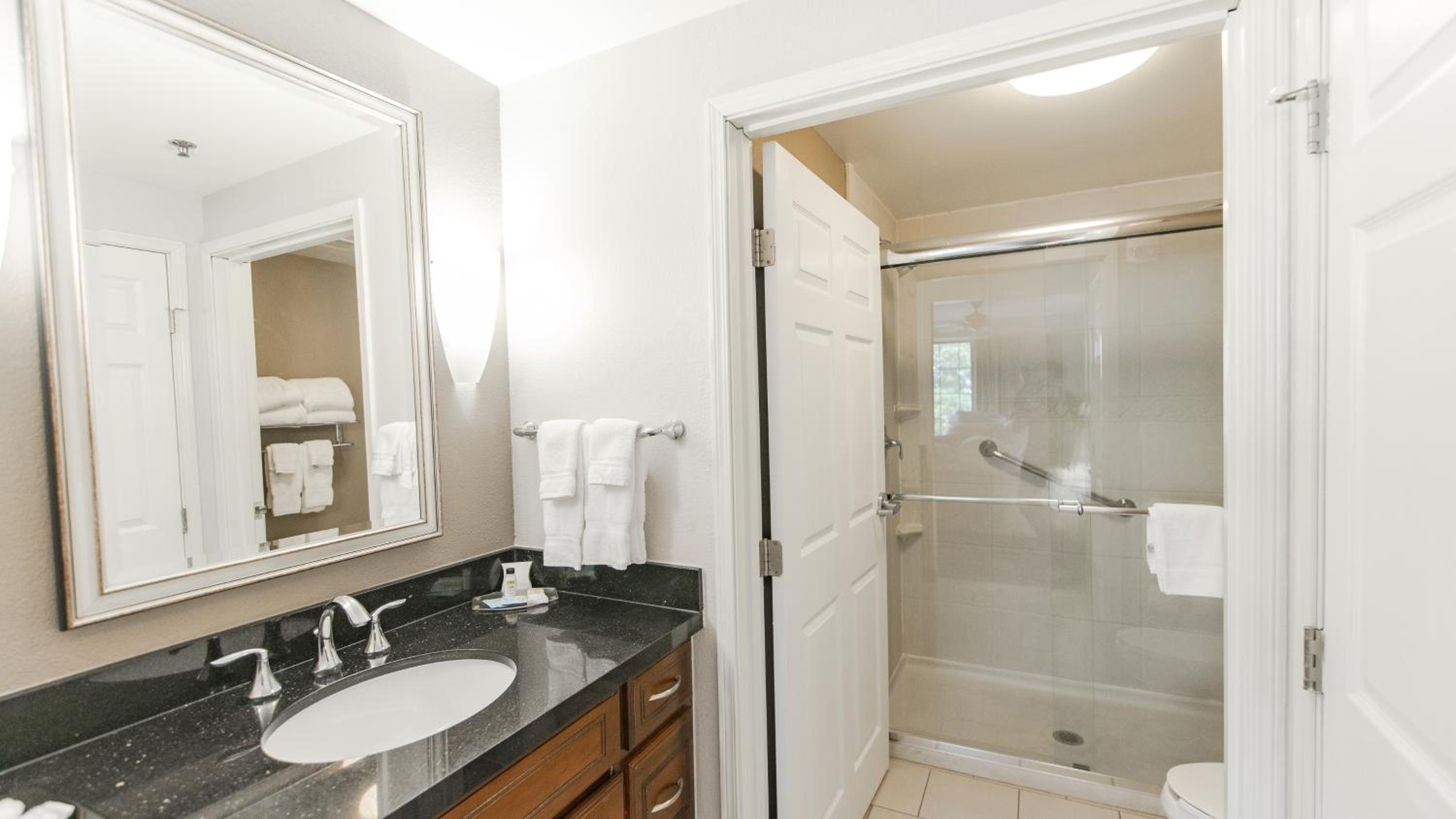 One-Bedroom Suite with Two Queen Beds - Photo 6