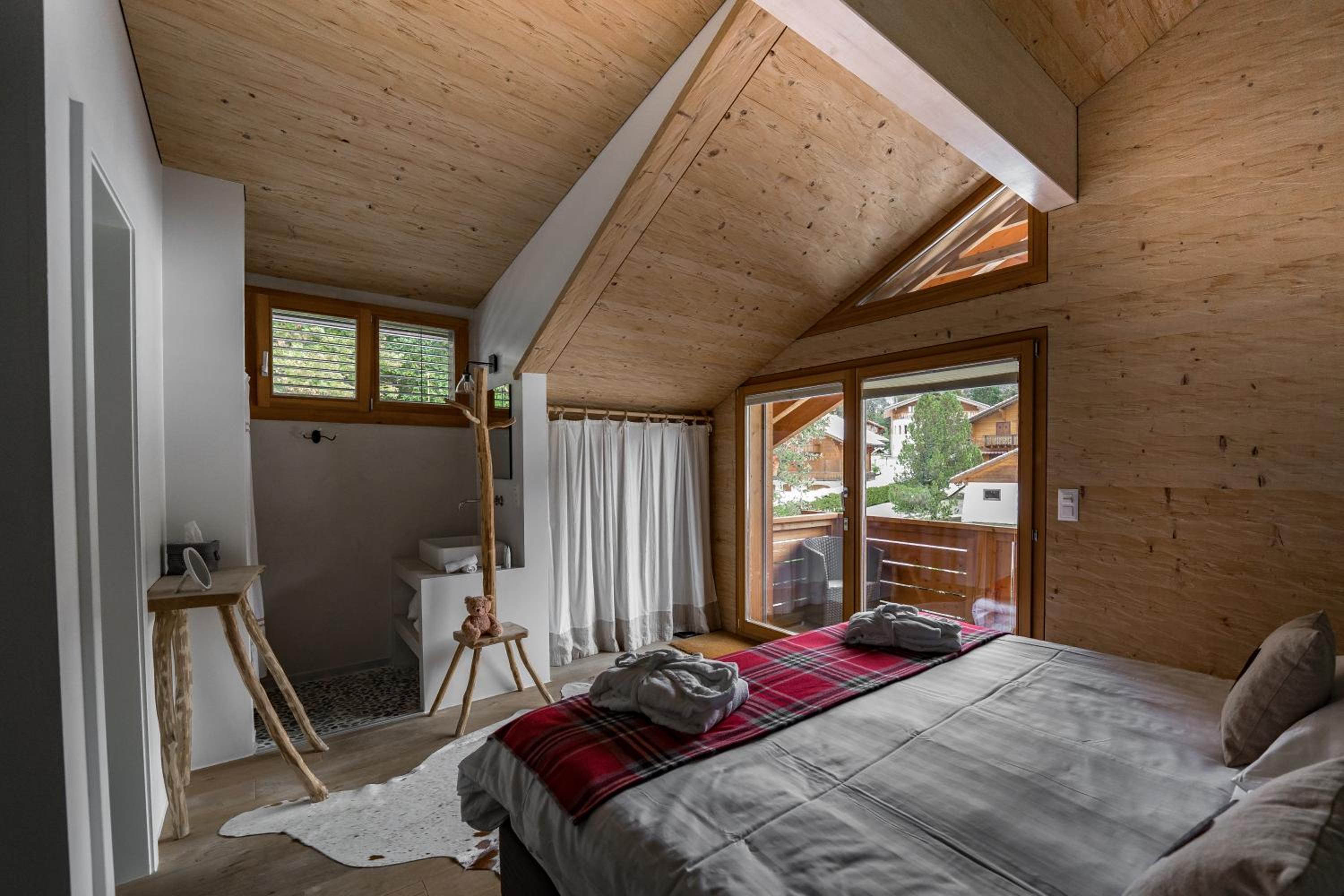 Deluxe Double Room with Balcony - Photo 1