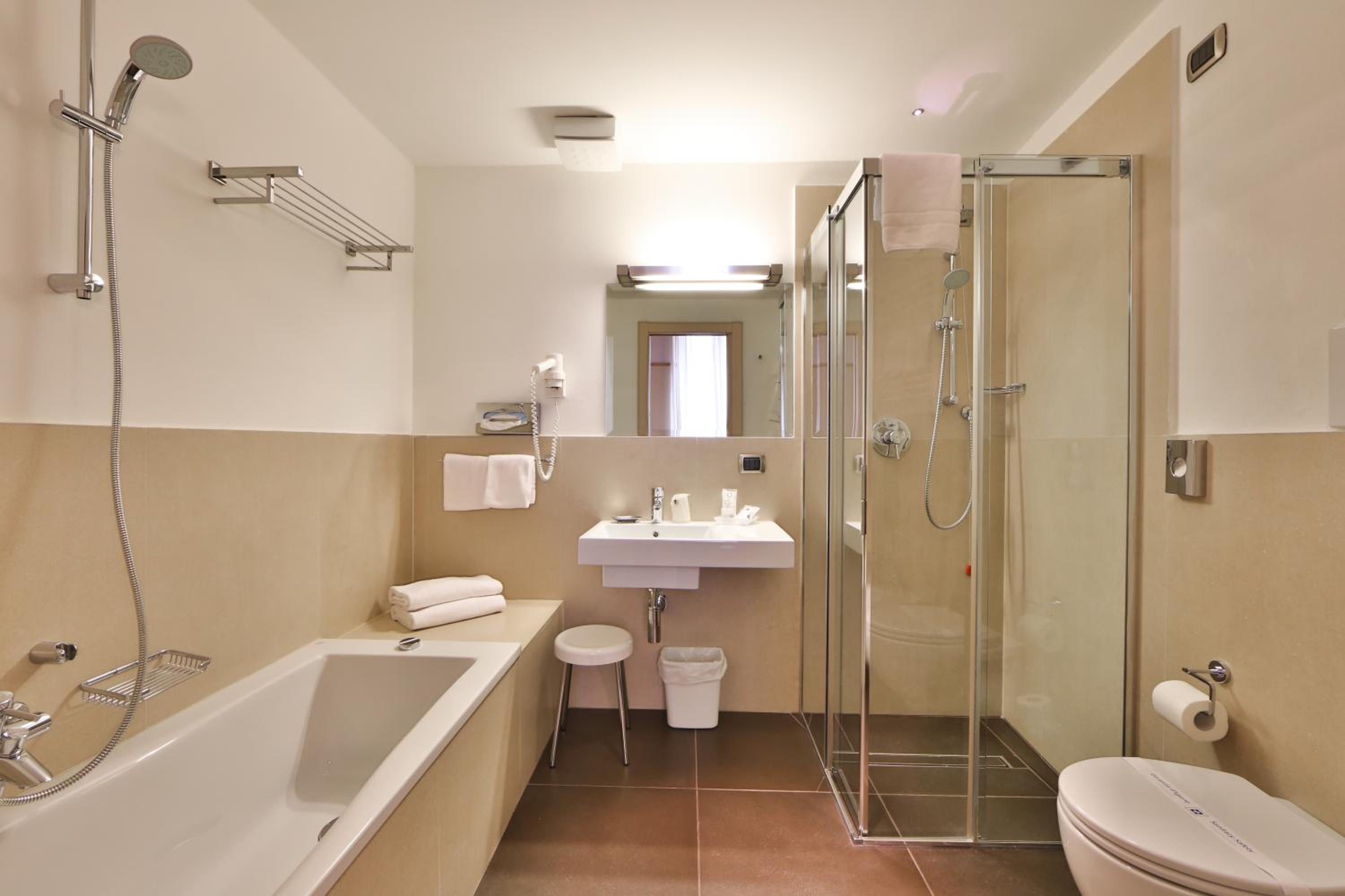 Junior King Suite - Photo 9