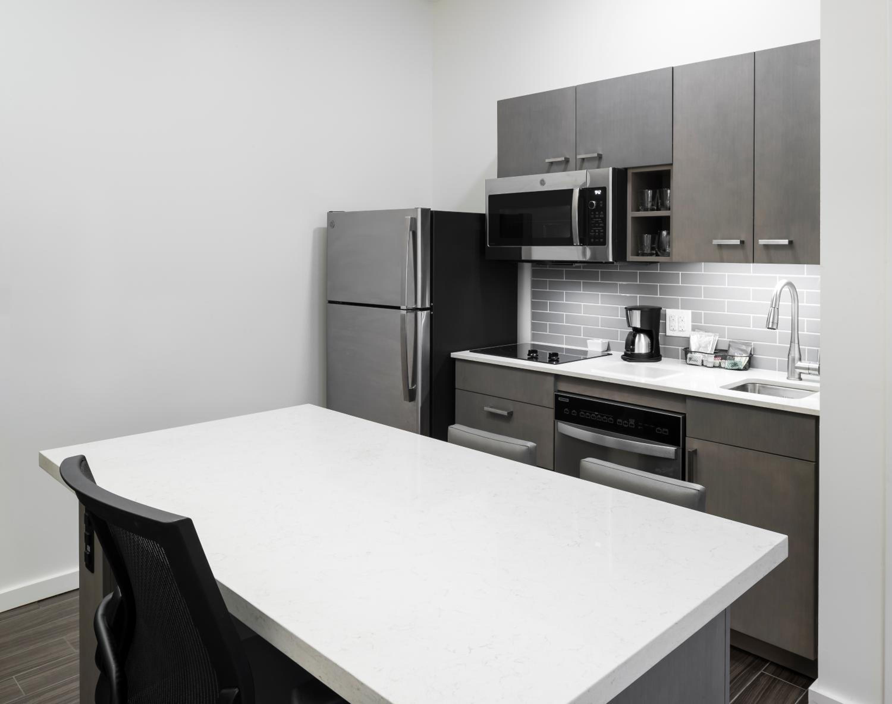One-Bedroom King Suite with Sofa Bed and Kitchen - High Floor