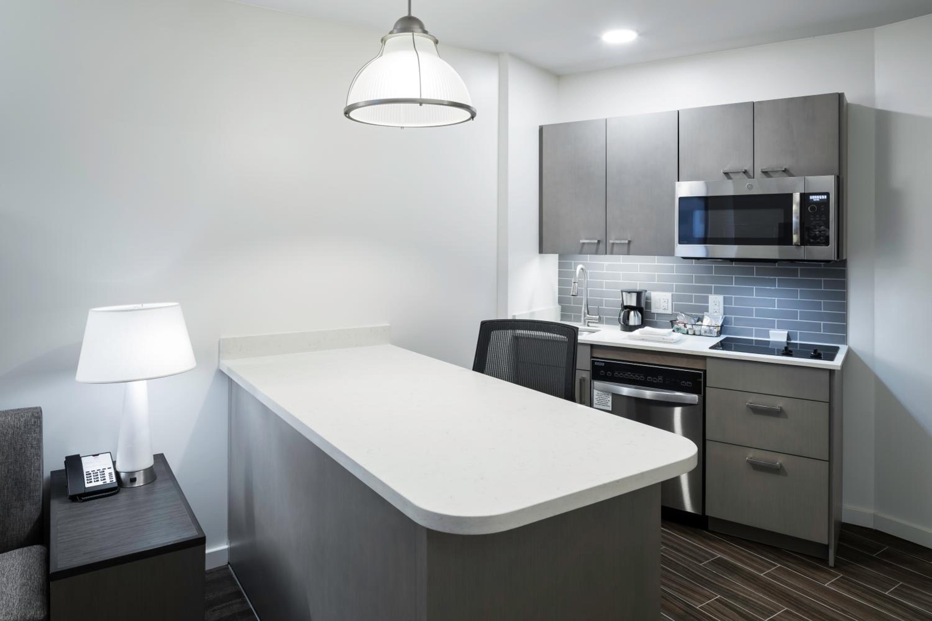 King Studio Suite with Kitchen and Sofa Bed - Photo 4