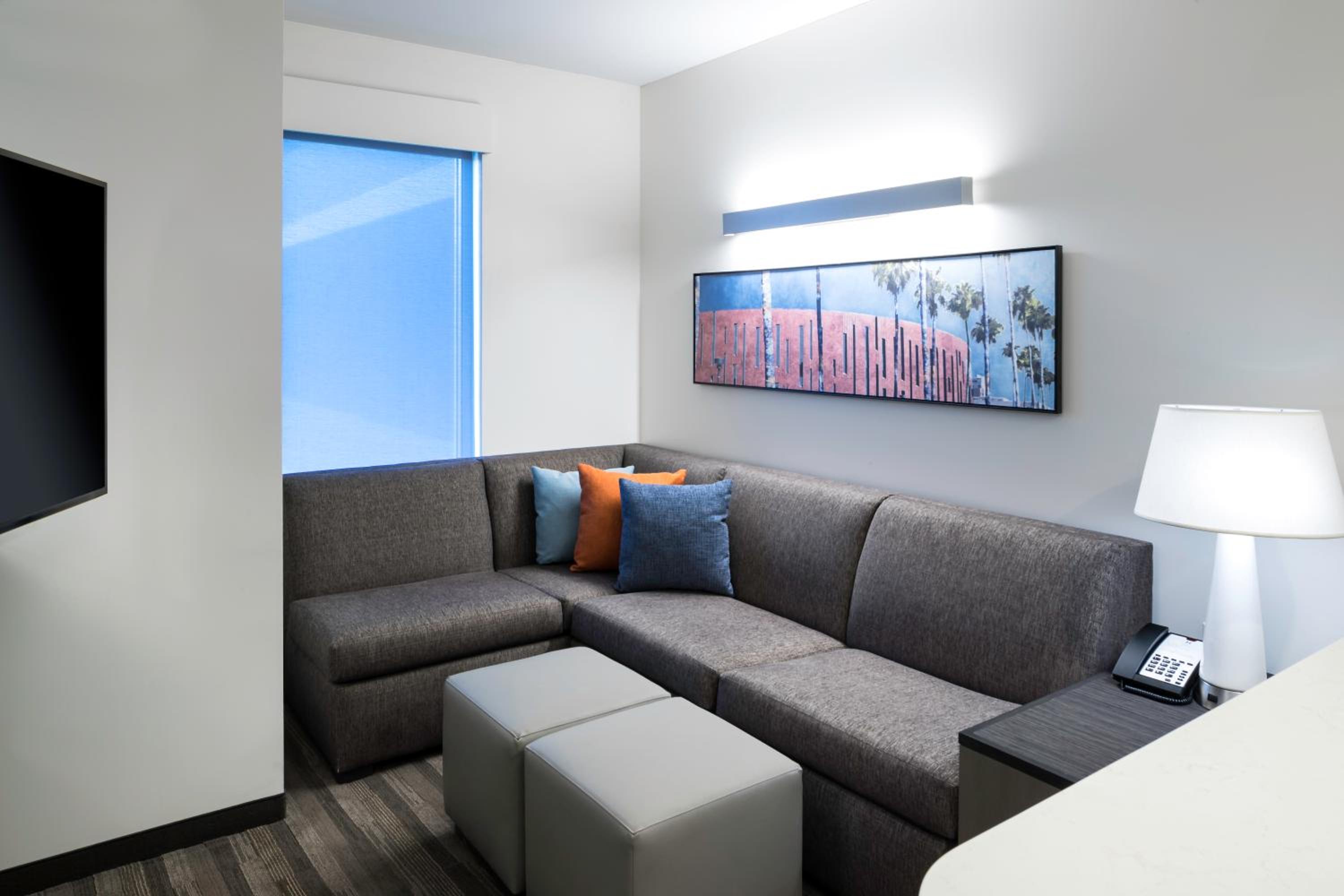King Studio Suite with Kitchen and Sofa Bed - Photo 2