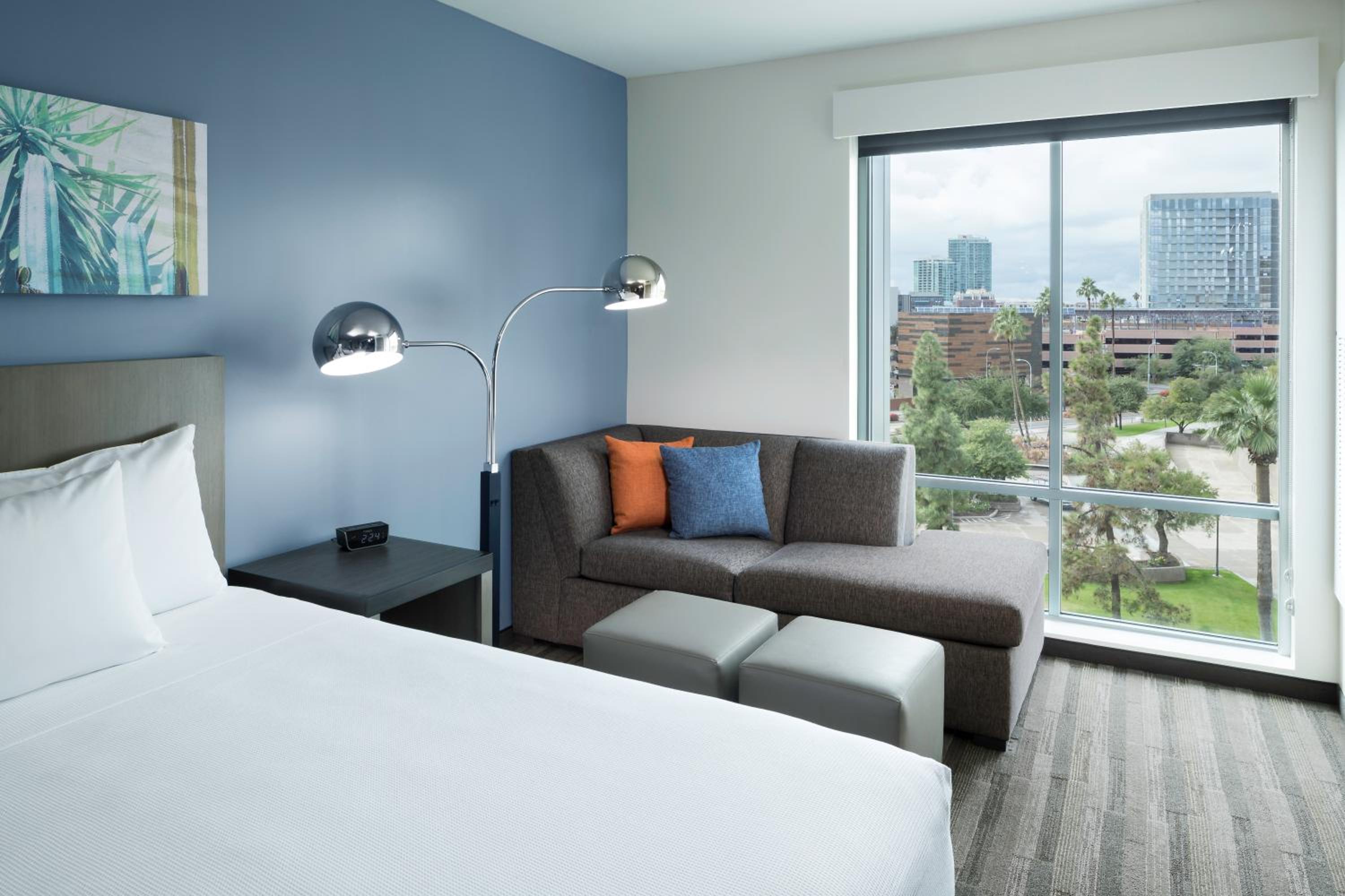 Den Guestroom with Two Queen Beds - Photo 4