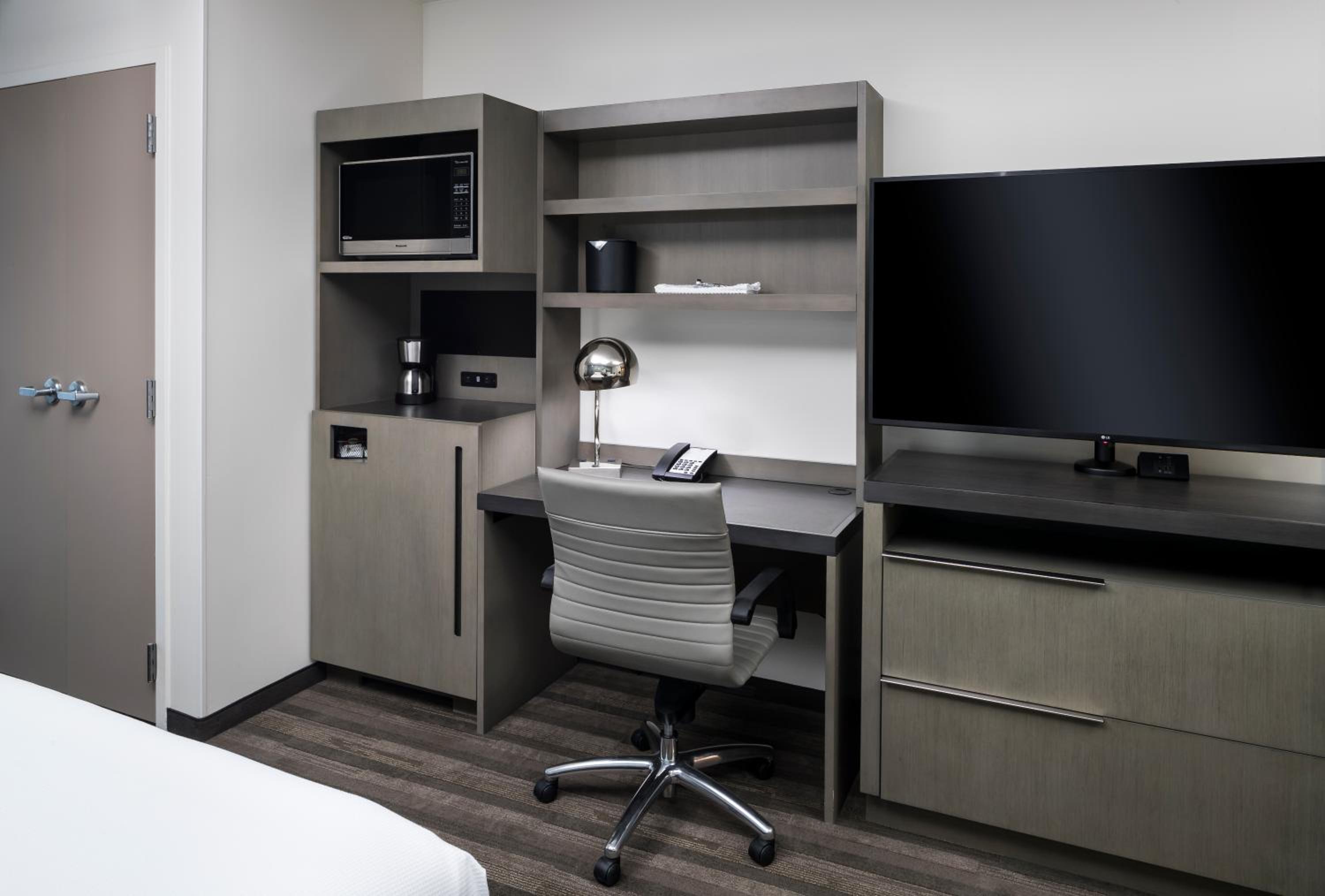 Den Guestroom with Two Queen Beds - Photo 2