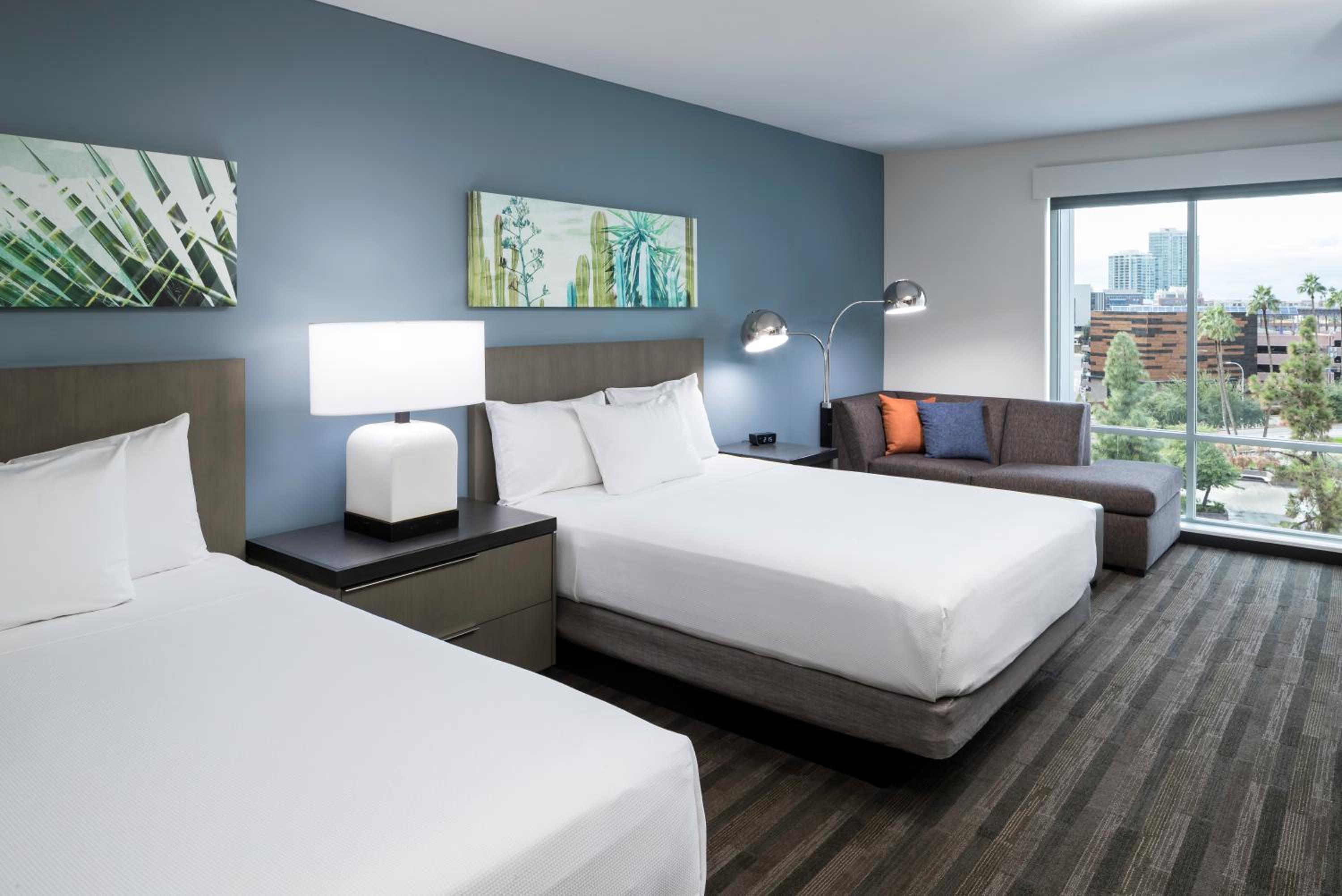 Den Guestroom with Two Queen Beds - Photo 1
