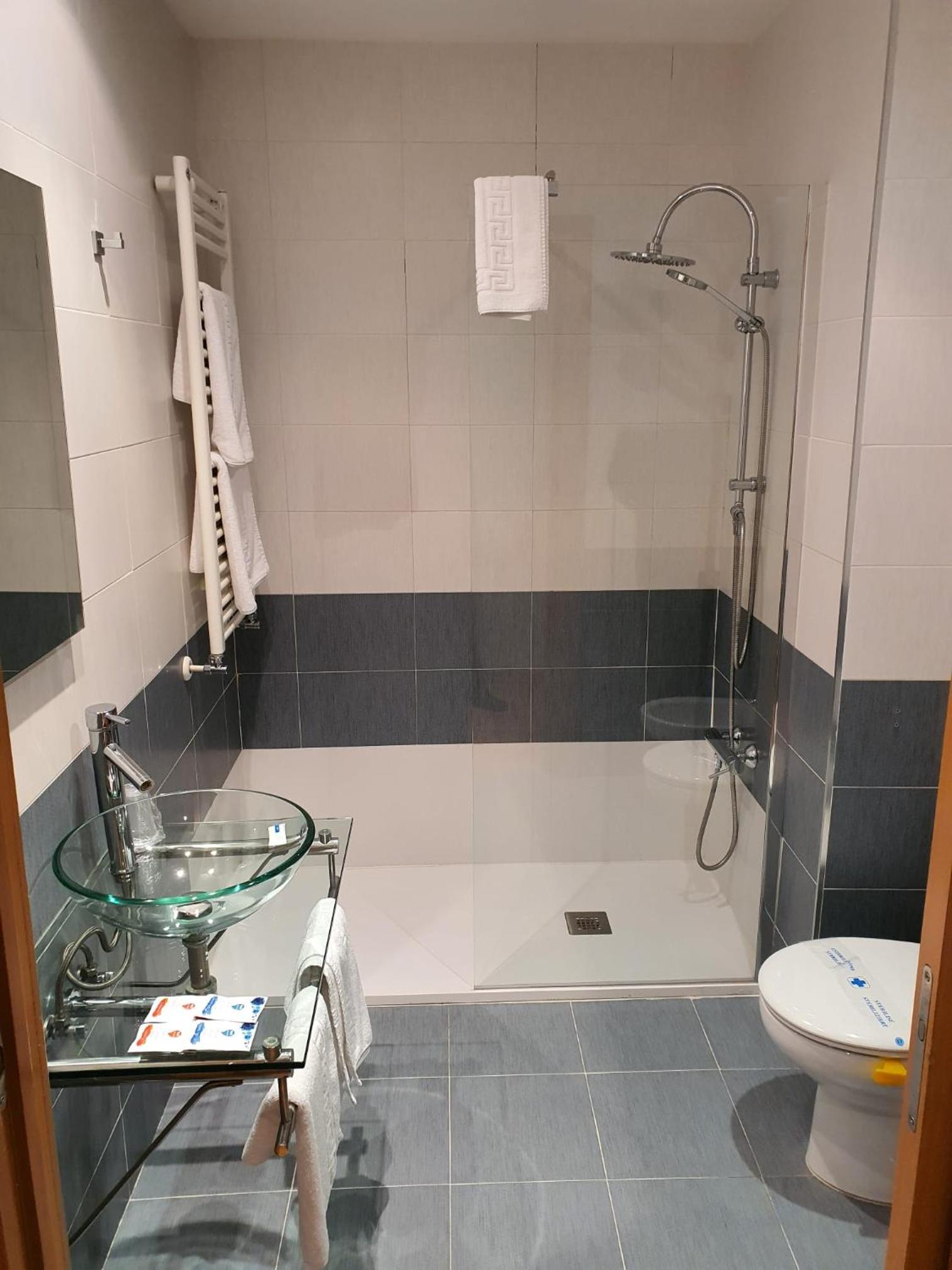 Twin Room - Photo 4