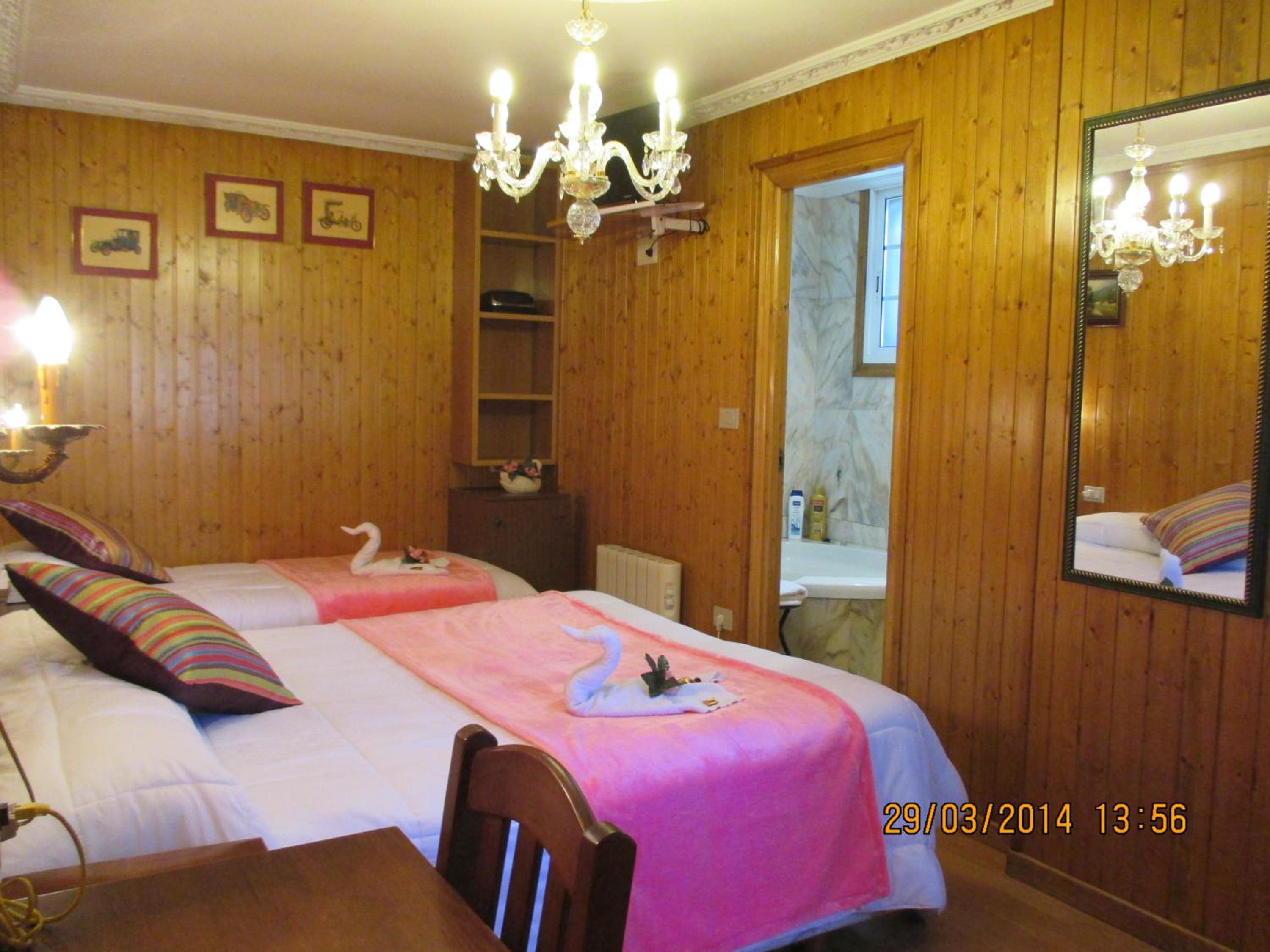 Habitación doble con cama extra, jacuzzi, terraza y estacionamiento
