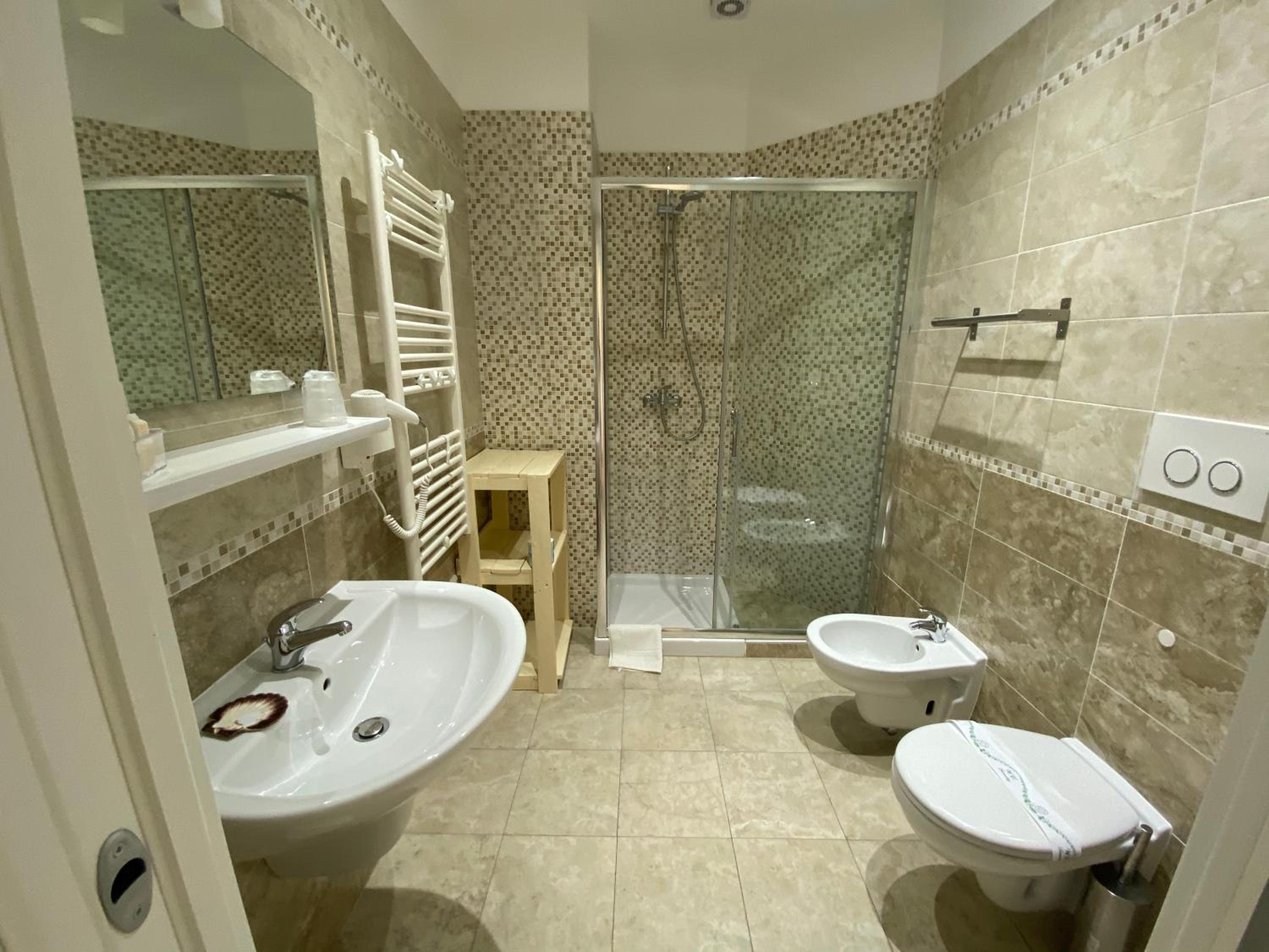 Quadruple Room with Balcony photo 3