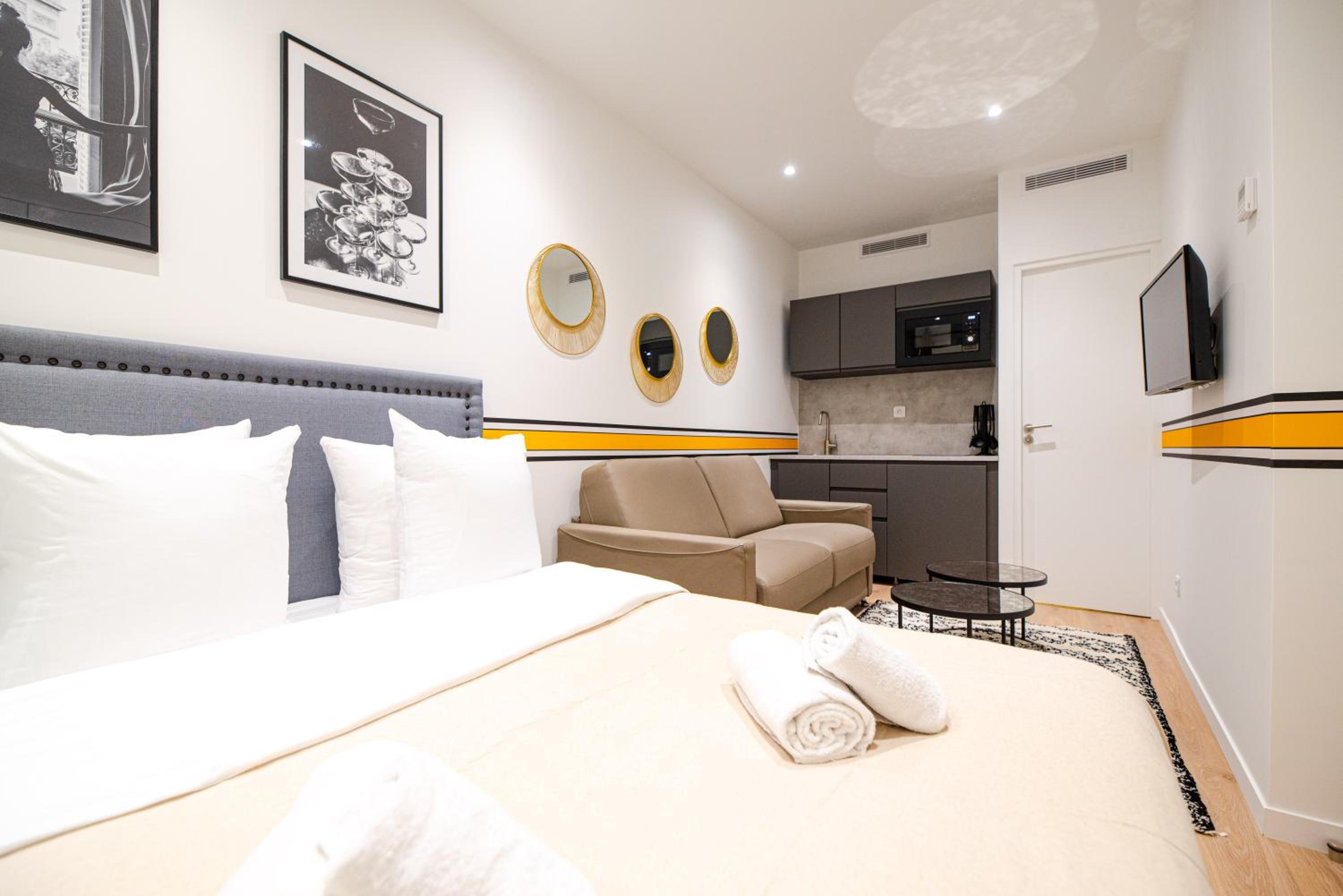 Deluxe Apartment