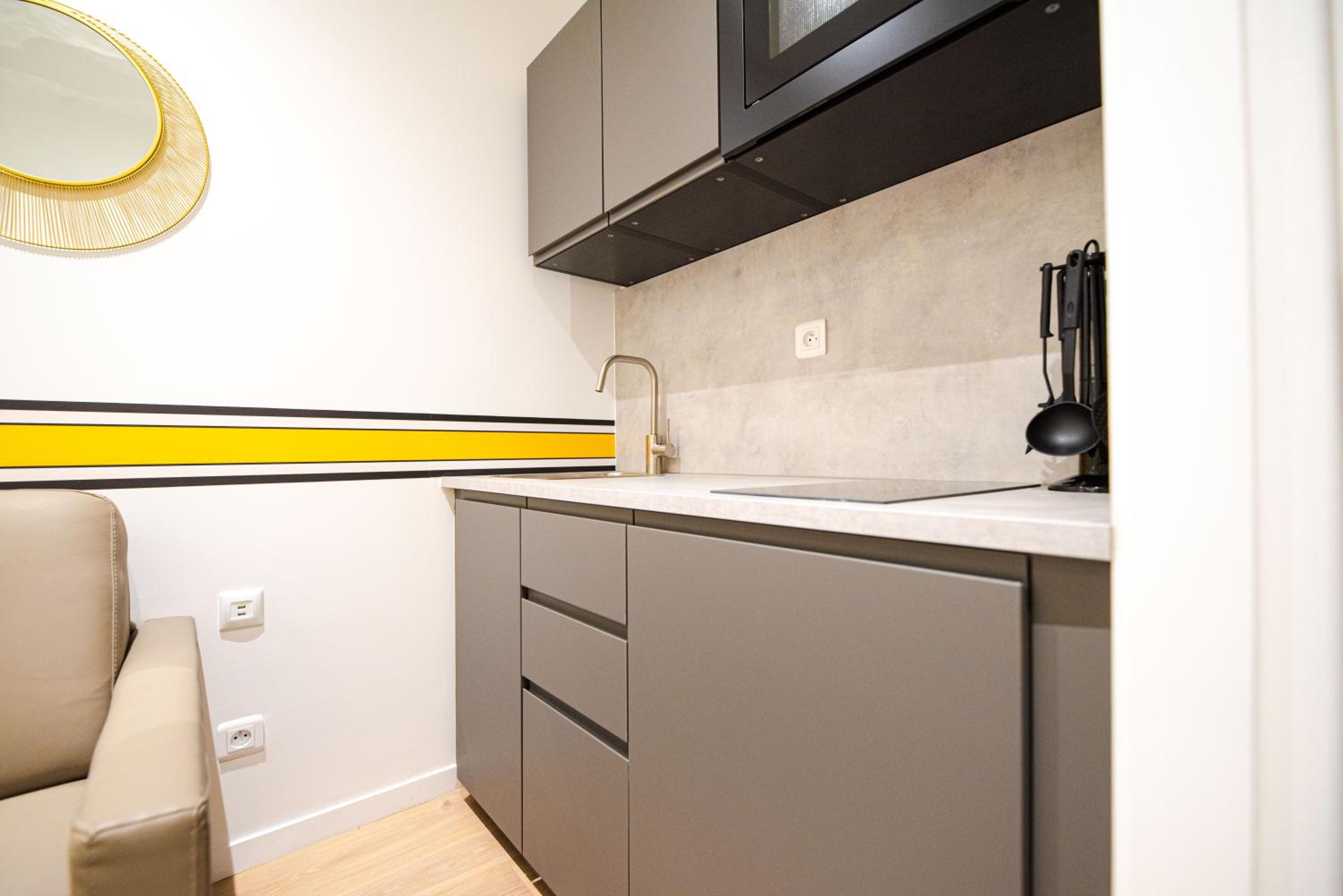 Deluxe Apartment photo 2