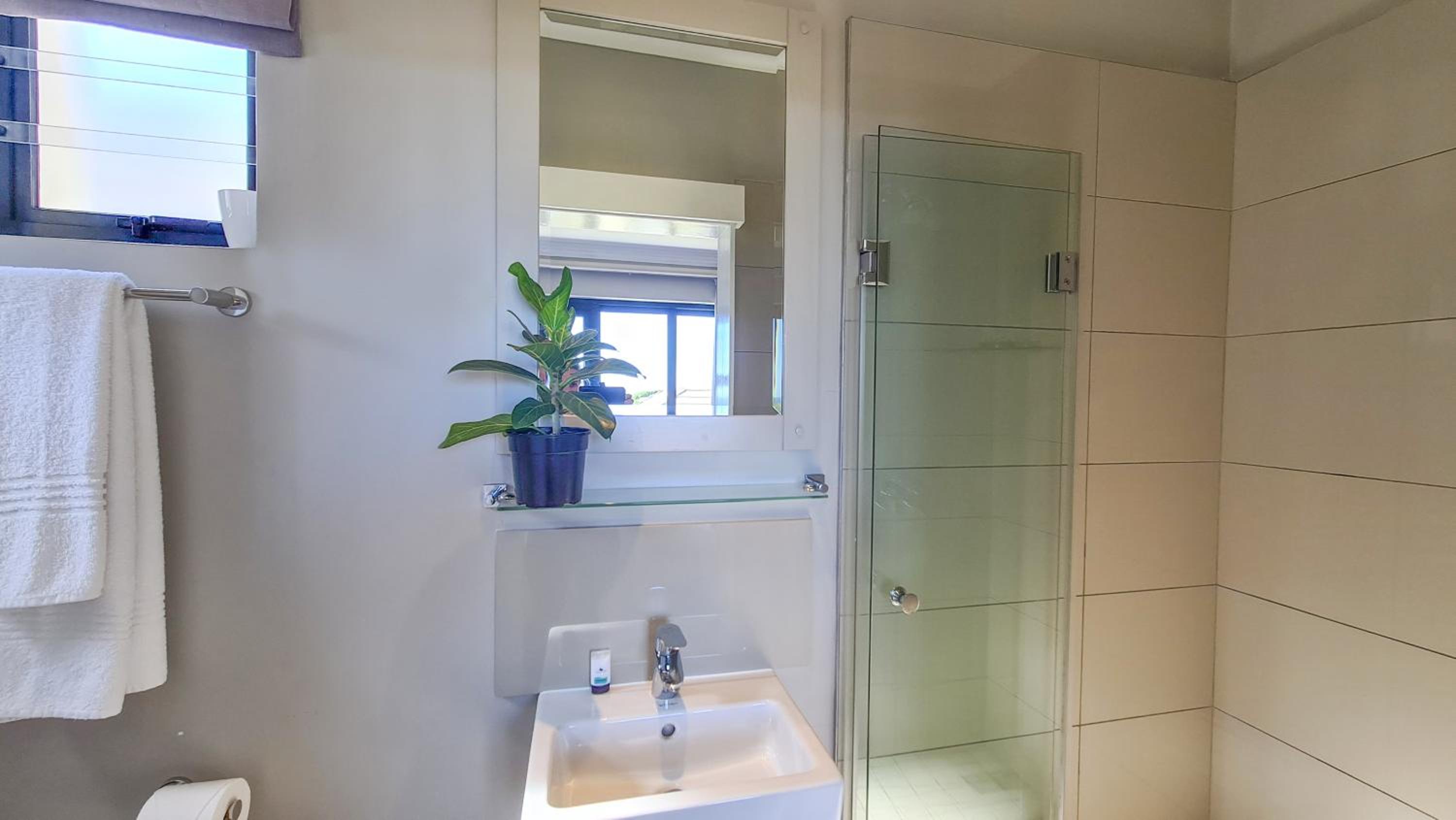 Two-Bedroom Suite with Ocean View photo 3