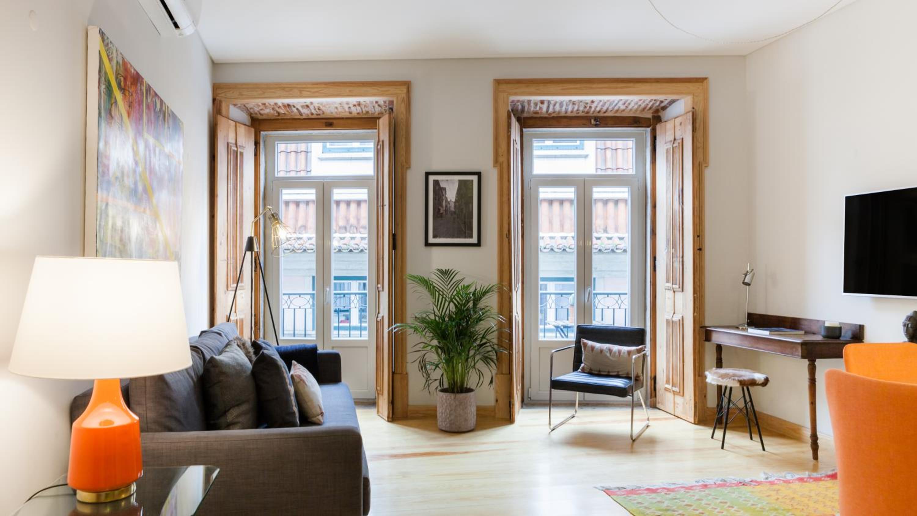 Two-Bedroom Apartment - Photo 31