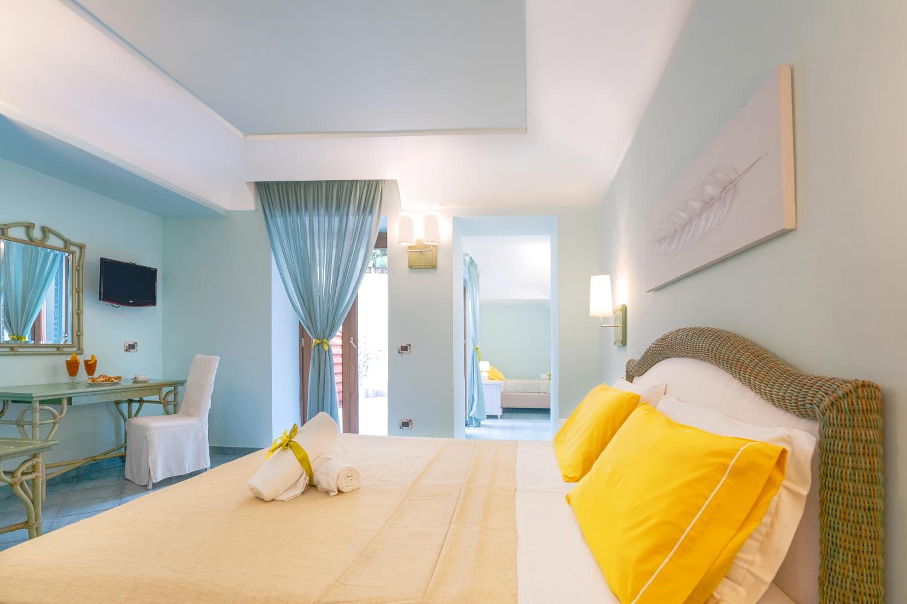 Comfort Double Room with Balcony - Photo 4