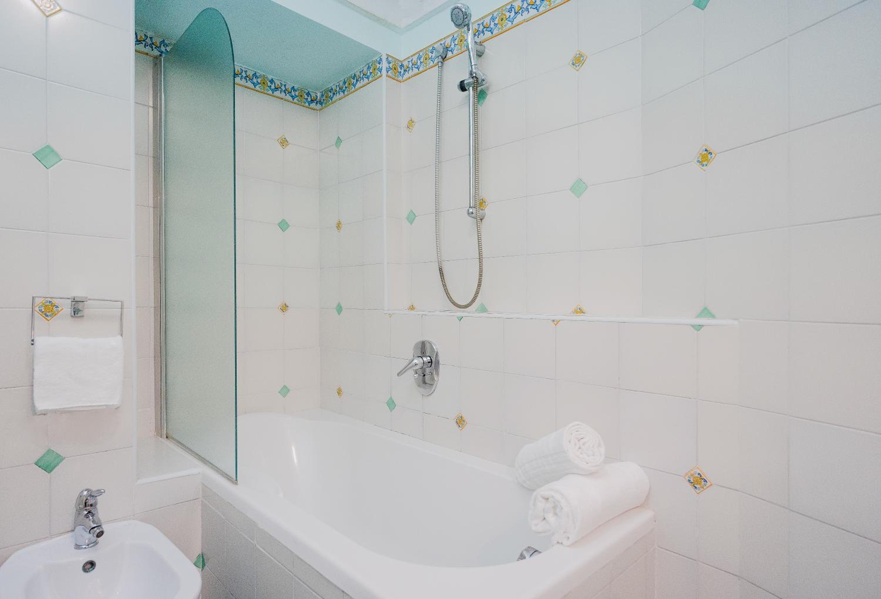 Comfort Double Room with Balcony - Photo 2