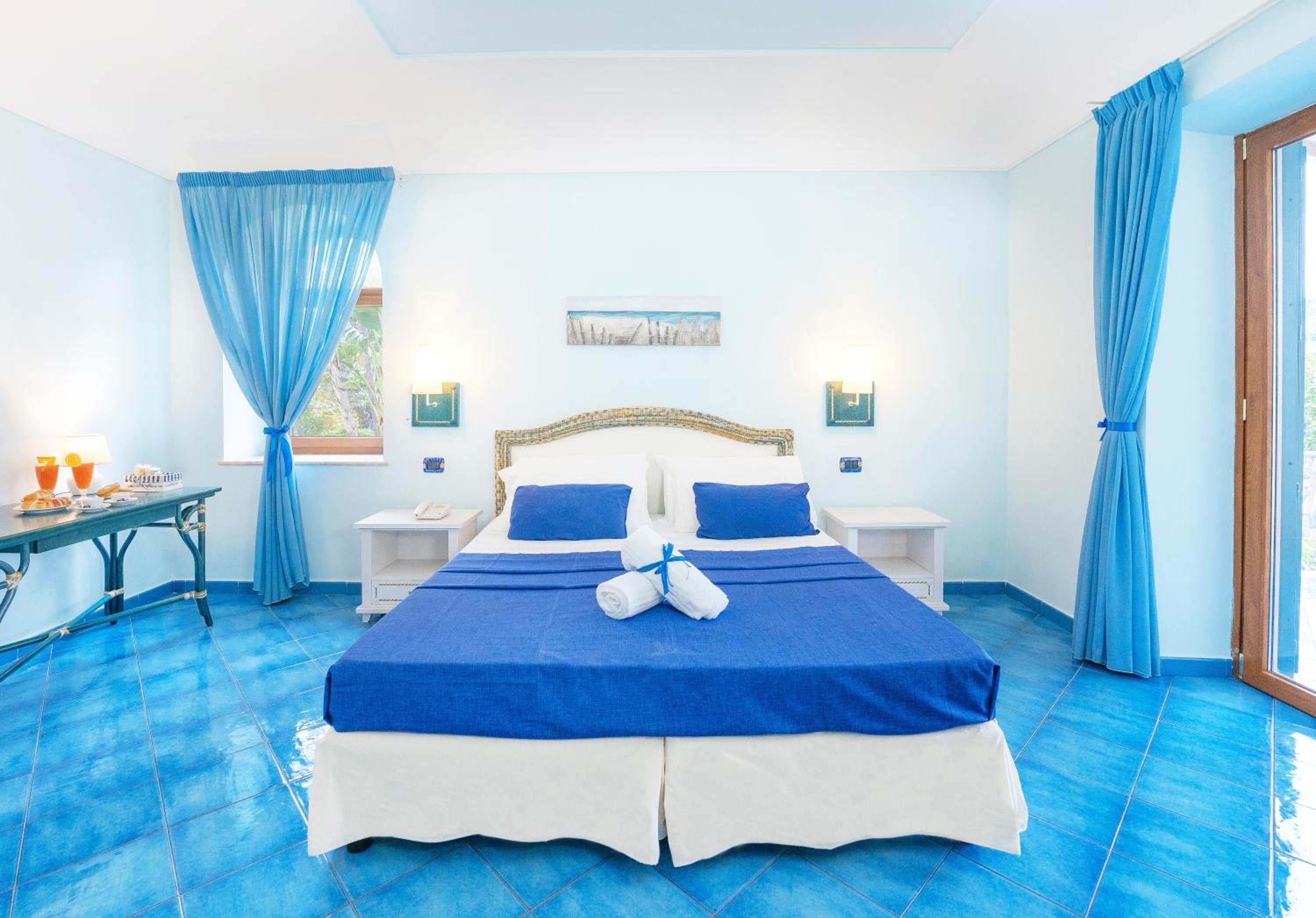Superior Double Room with Balcony and Partial Sea View - Photo 1