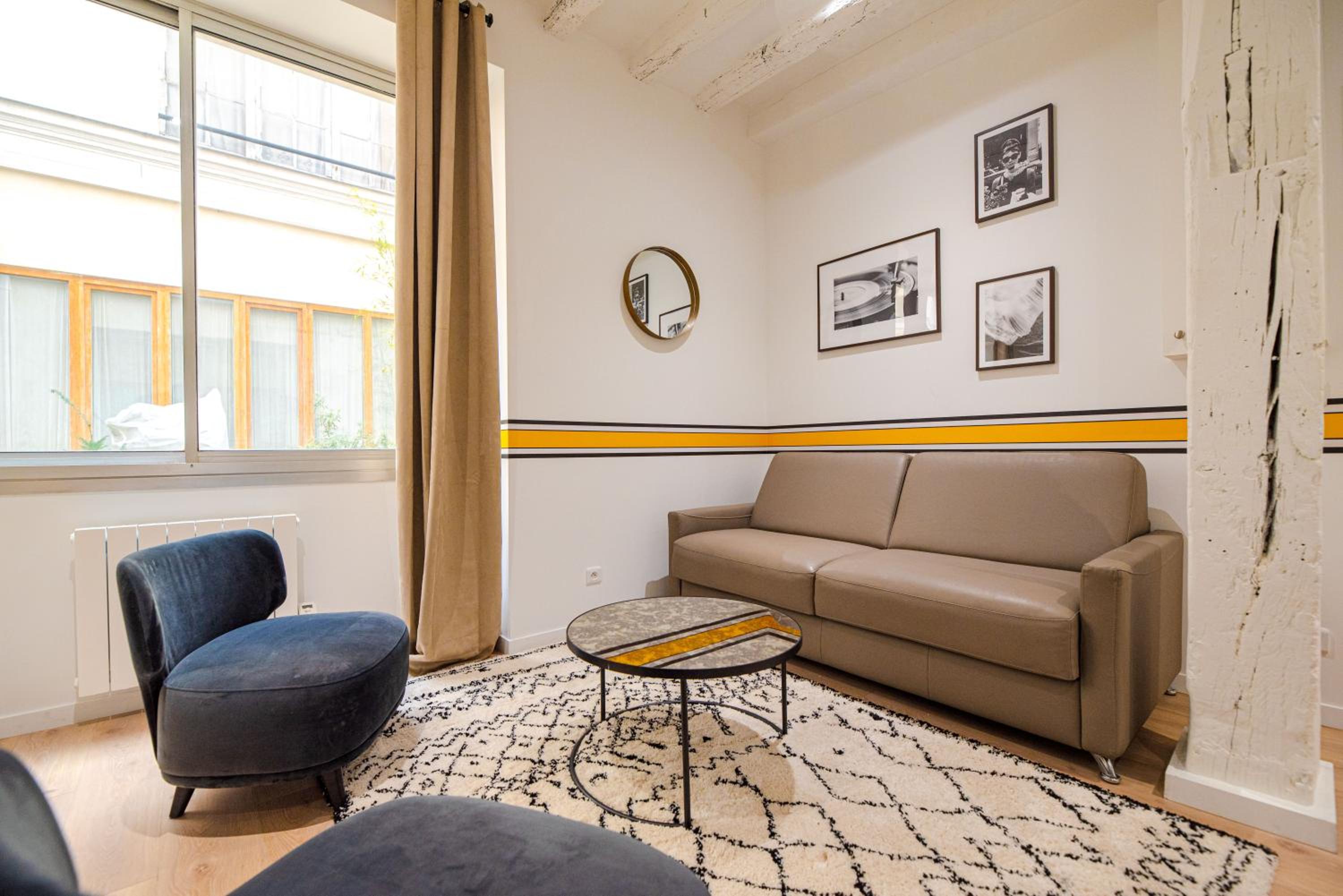 Deluxe Apartment photo 2