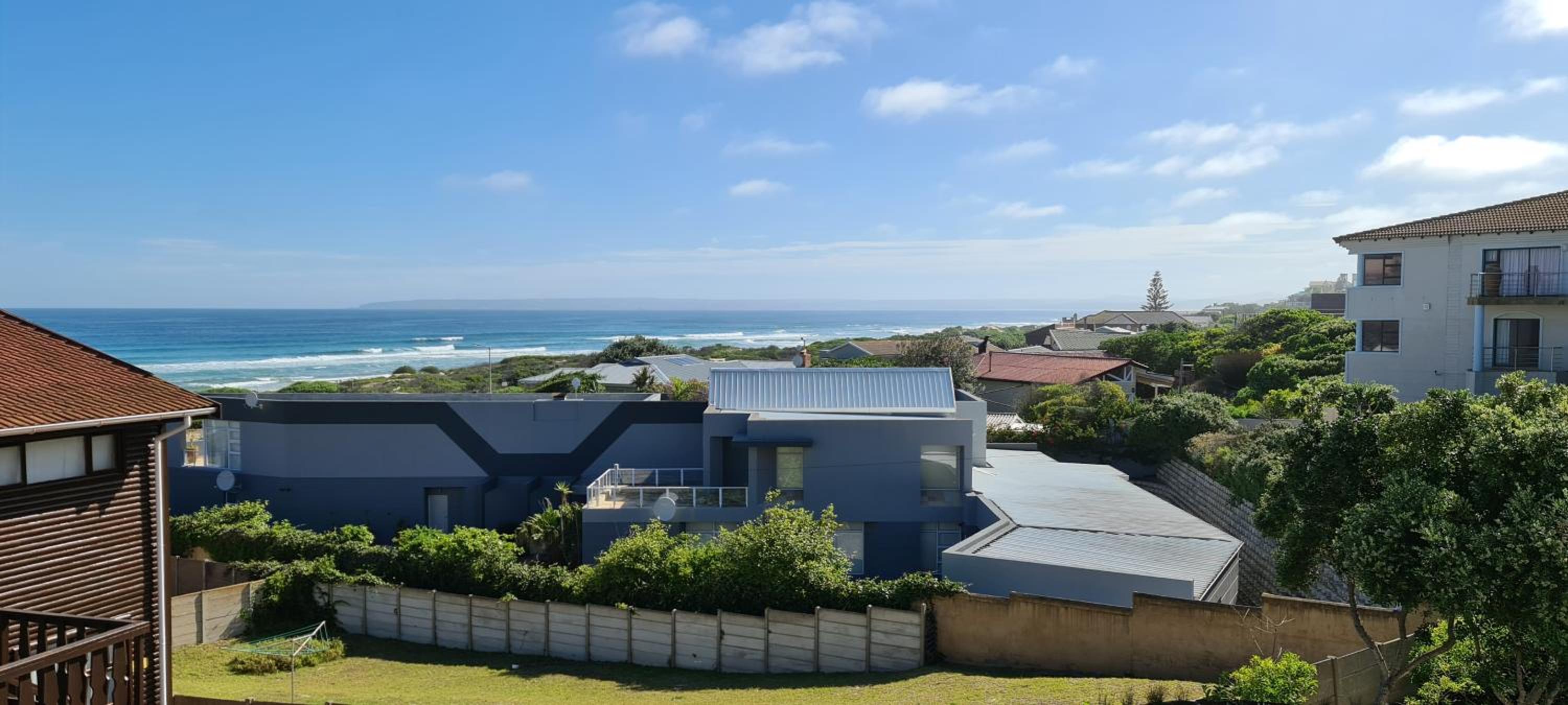 Four-Bedroom House photo 3