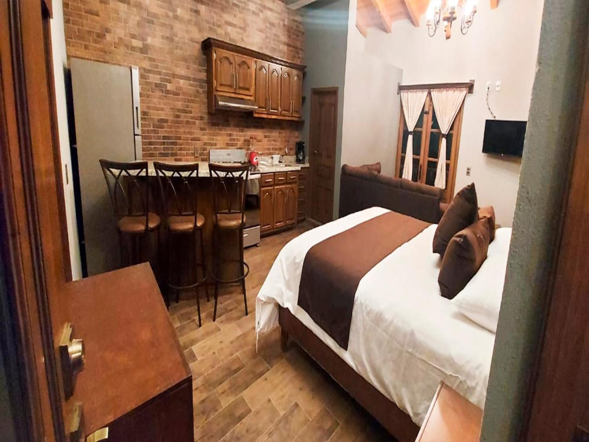 Standard Suite - Photo 1