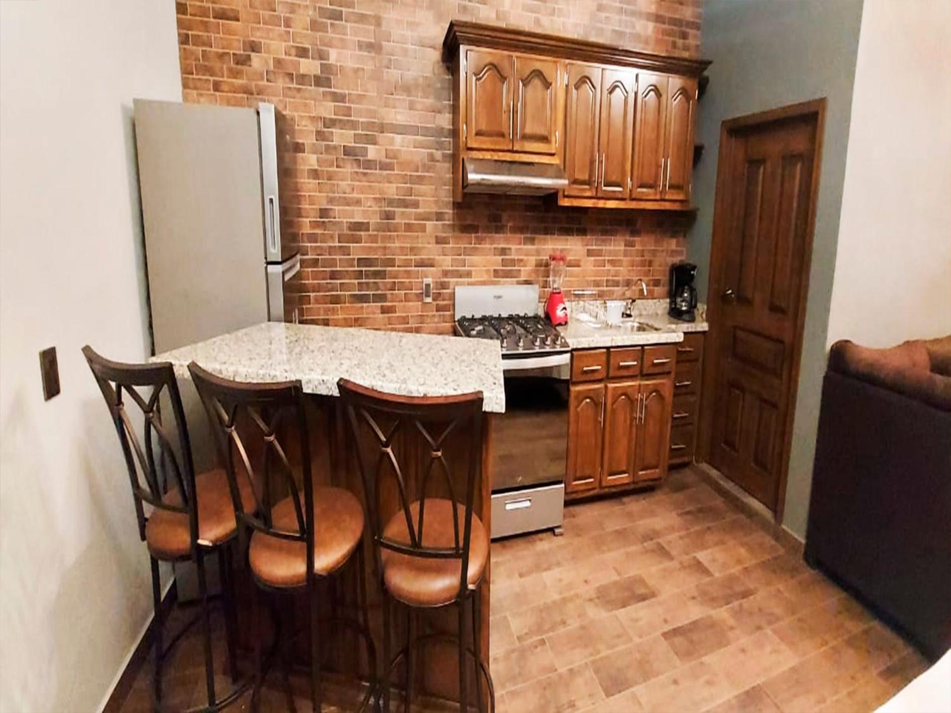 Standard Suite - Photo 9