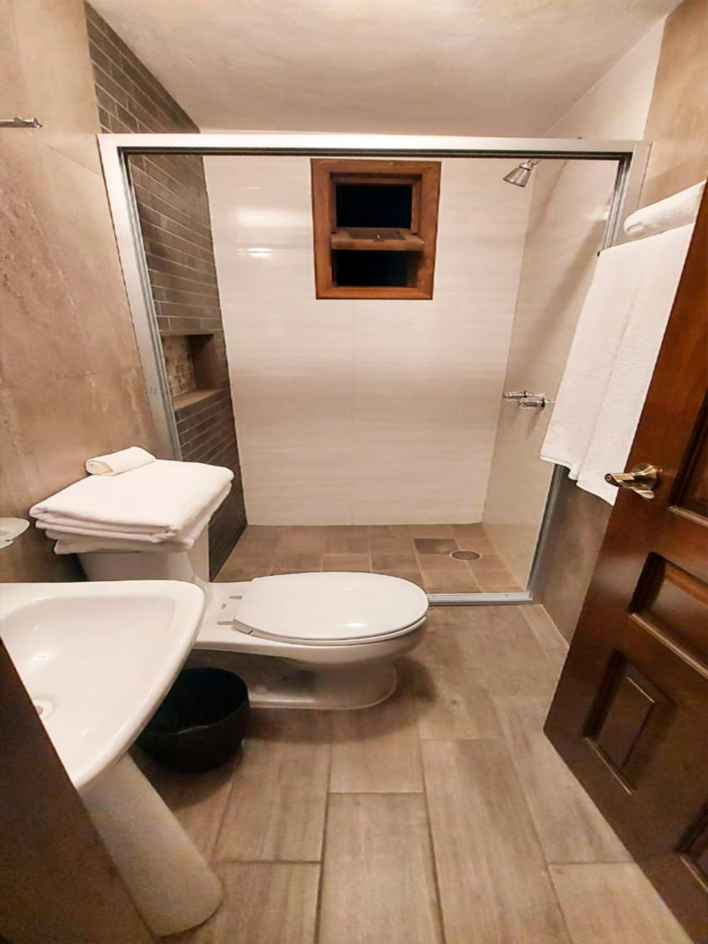 Standard Suite - Photo 3