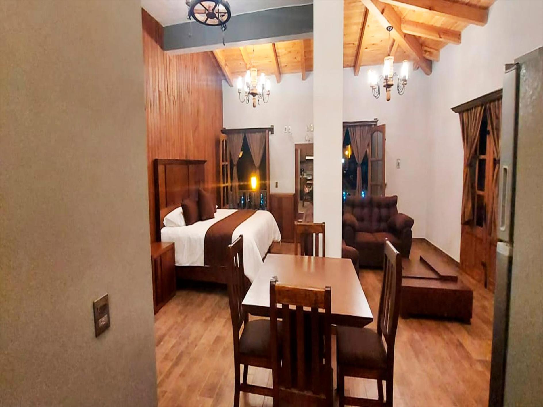 King Suite - Photo 11