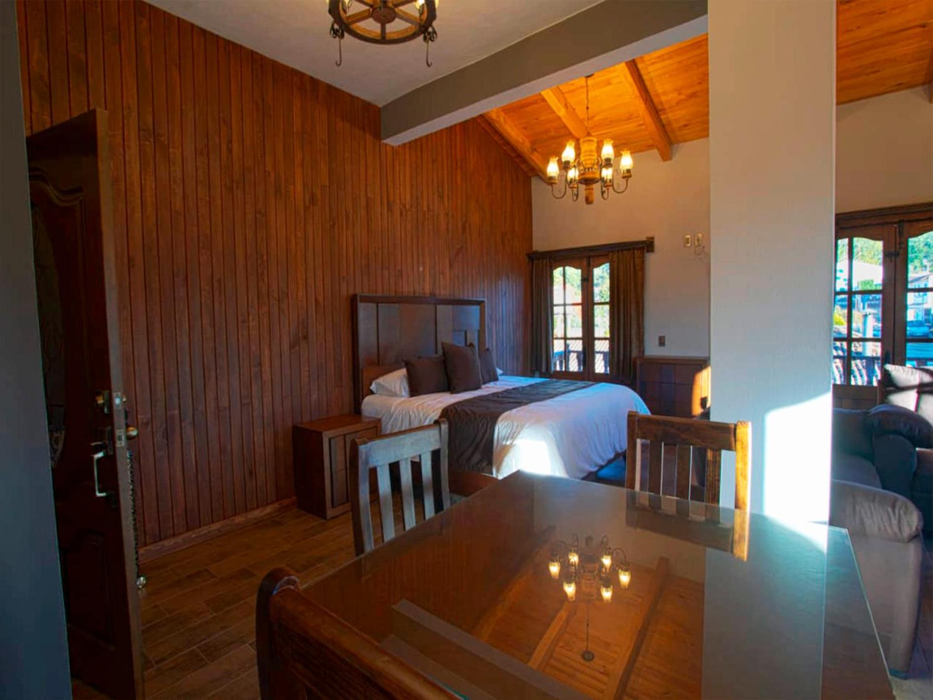 King Suite - Photo 2