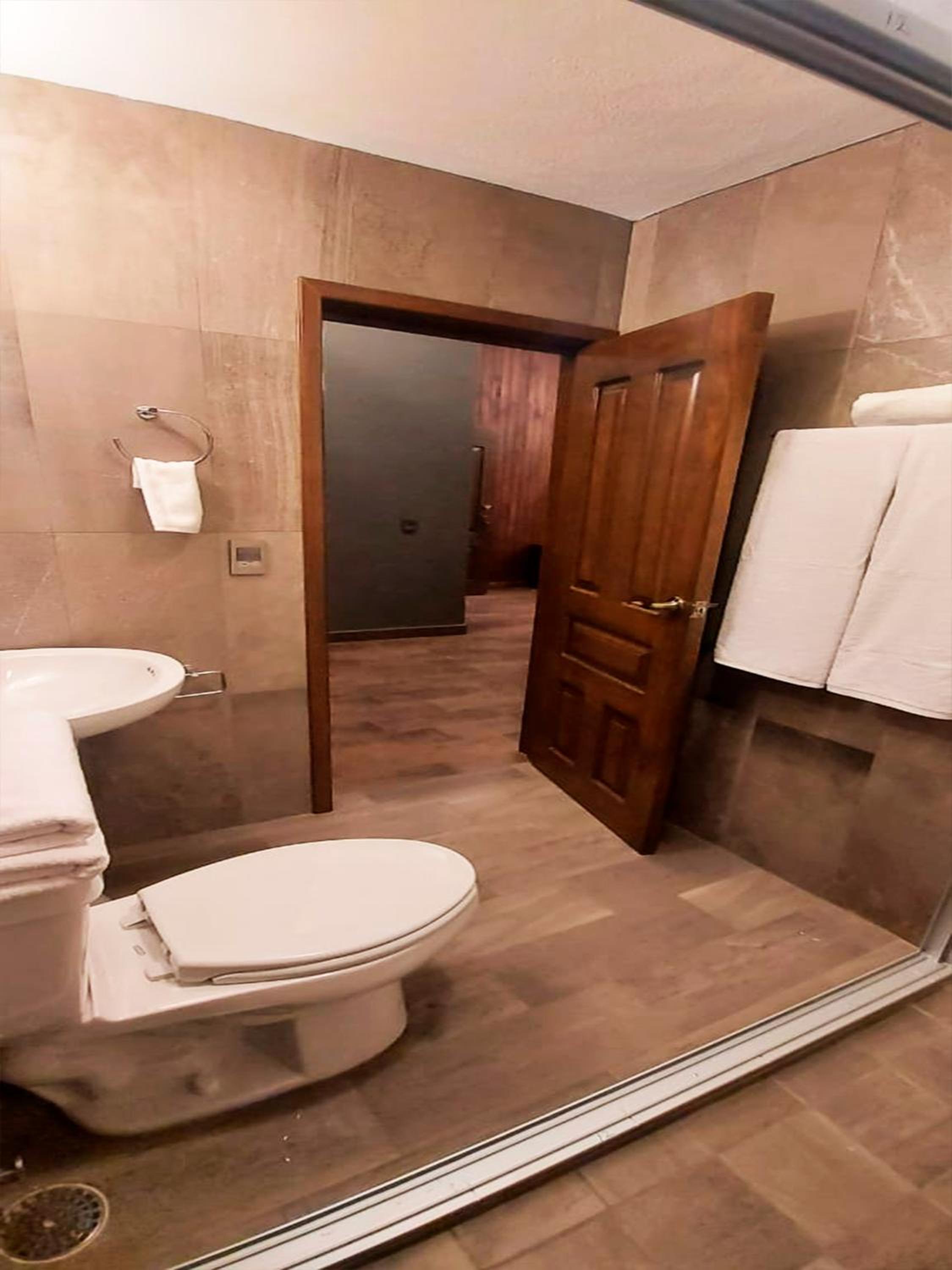 King Suite - Photo 6