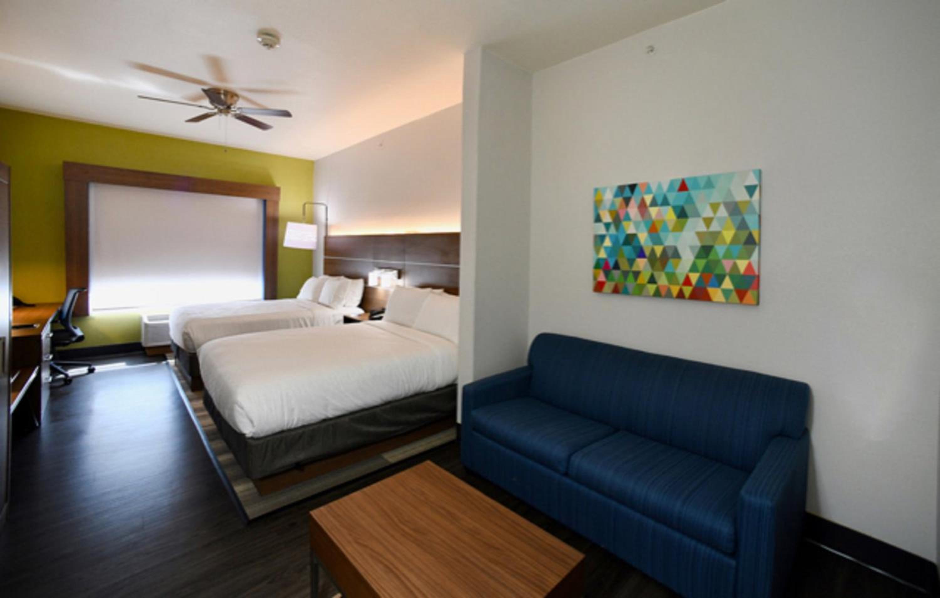 Executive Queen Room with Two Queen Beds - Non-Smoking - Photo 2