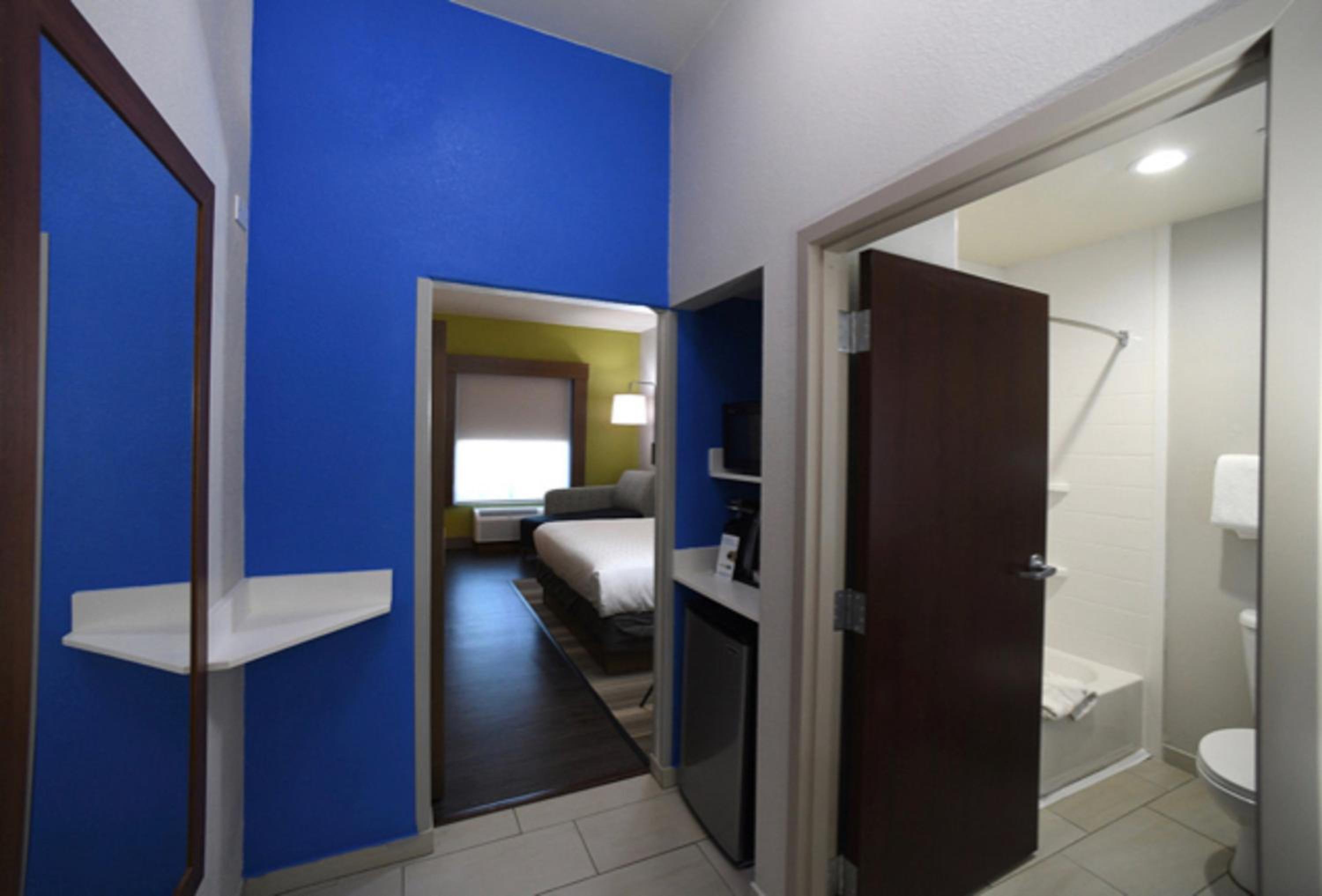 Standard King Room - Photo 3
