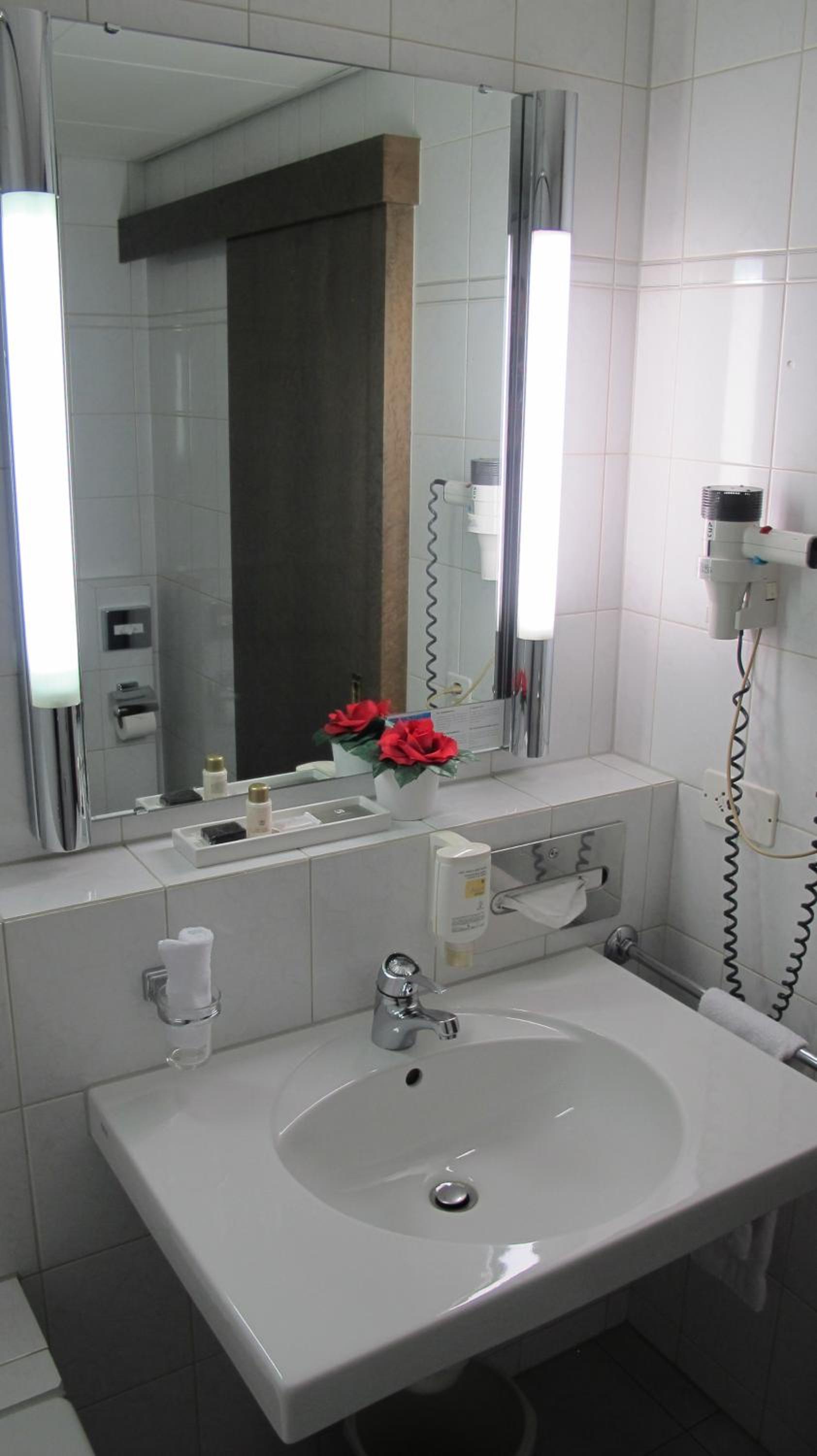 Single Room thumbnail 6