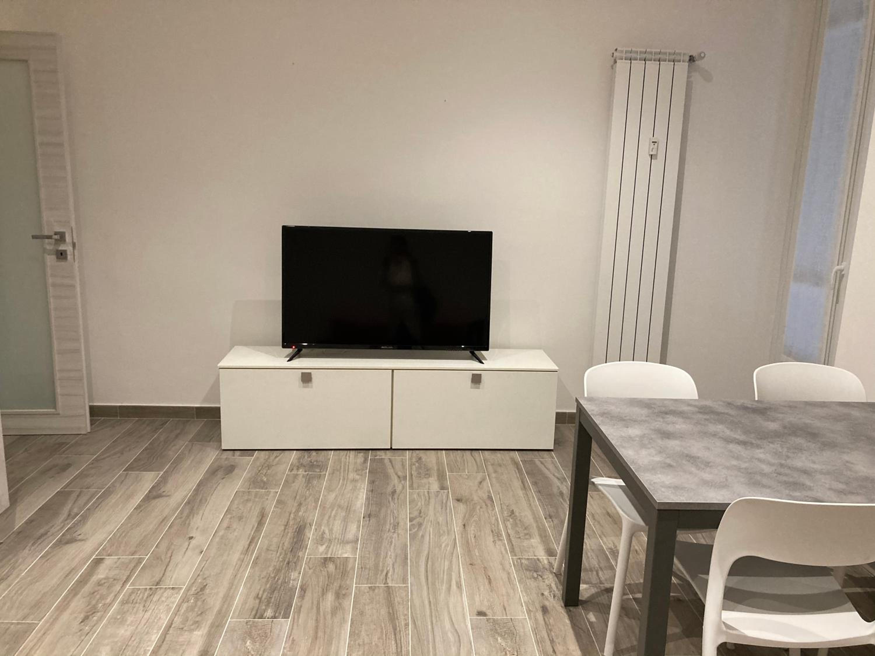 One-Bedroom Apartment - Photo 5