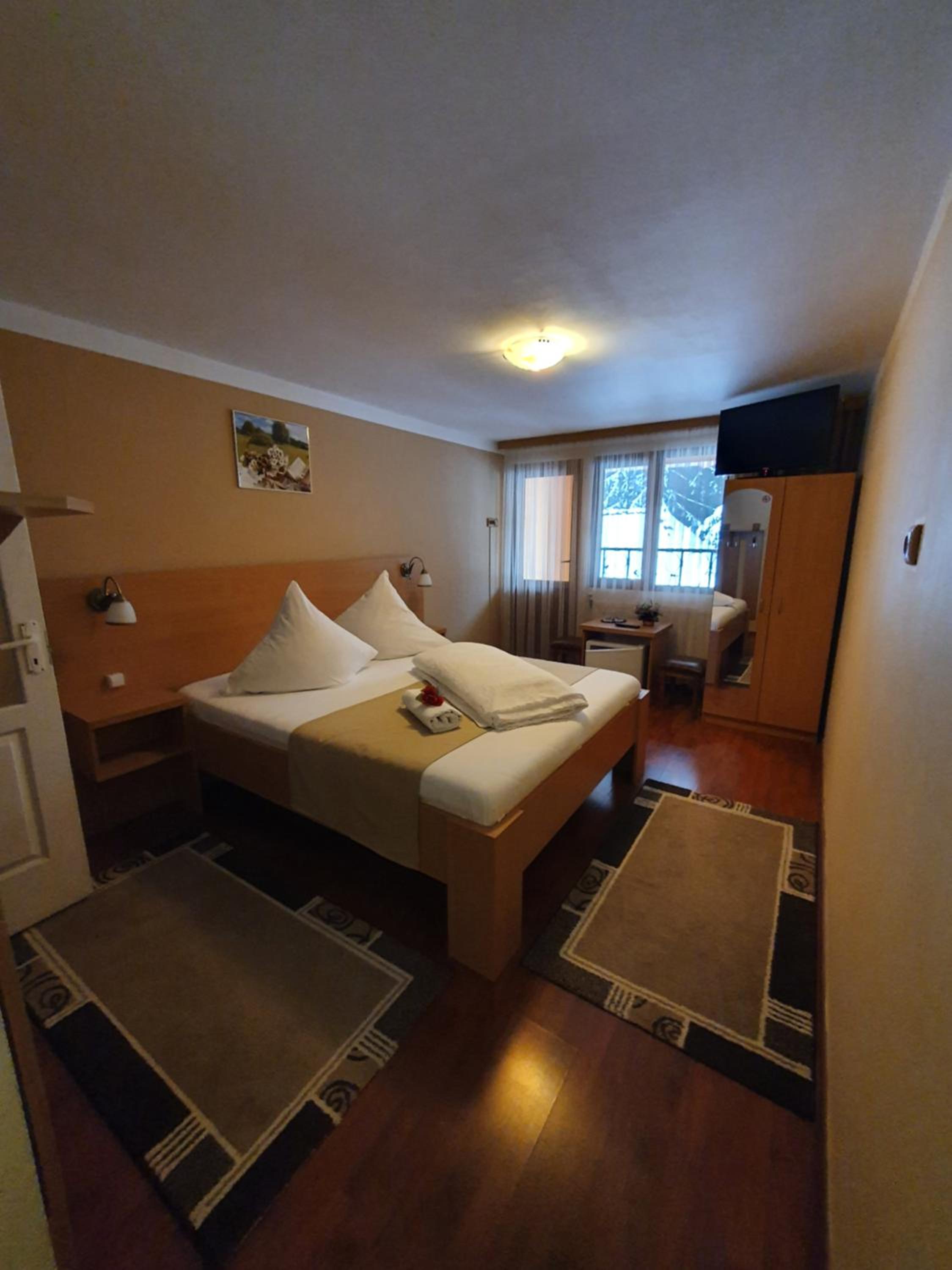 Double Room with Balcony - Photo 18