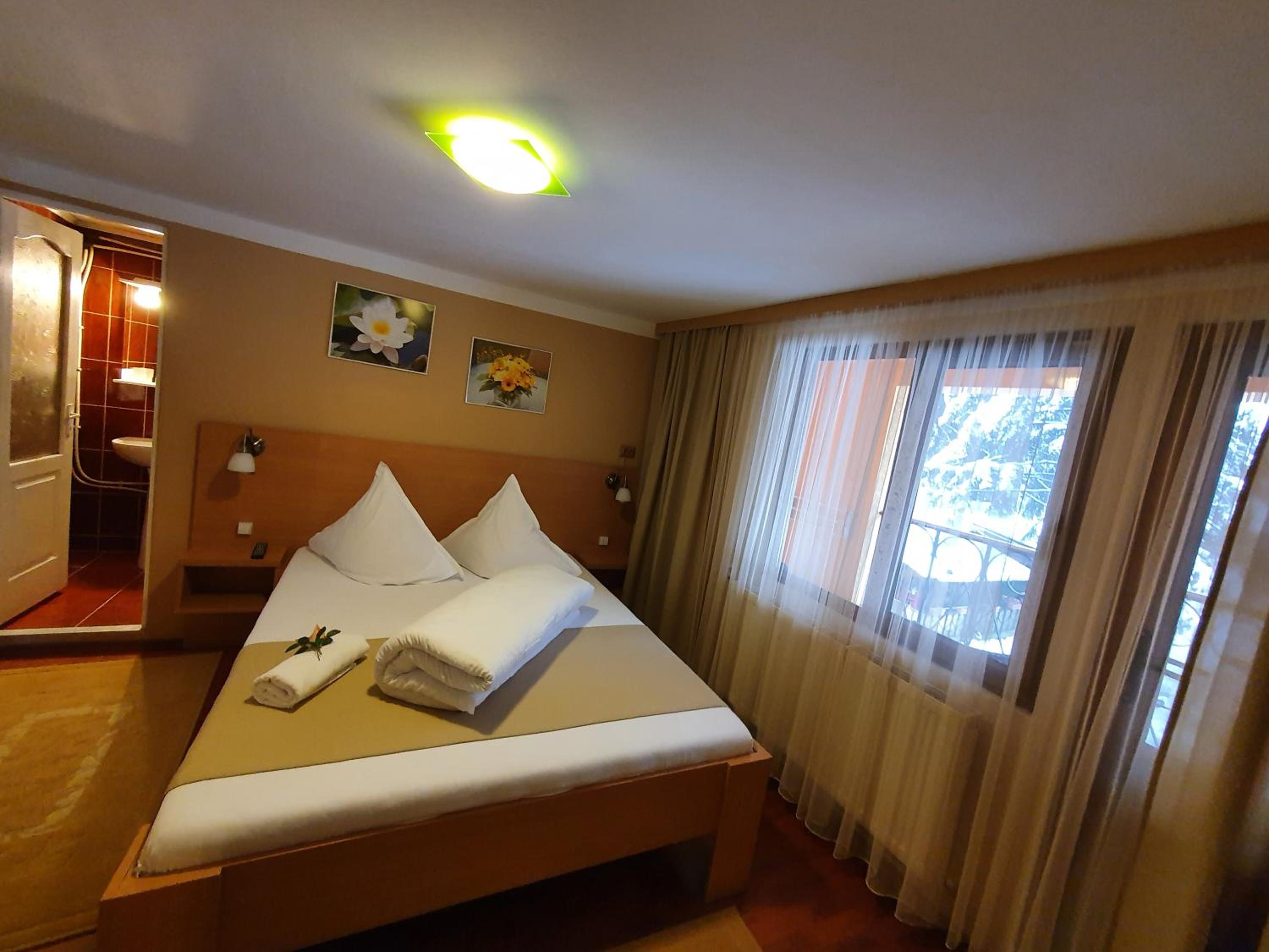 Double Room with Balcony - Photo 1