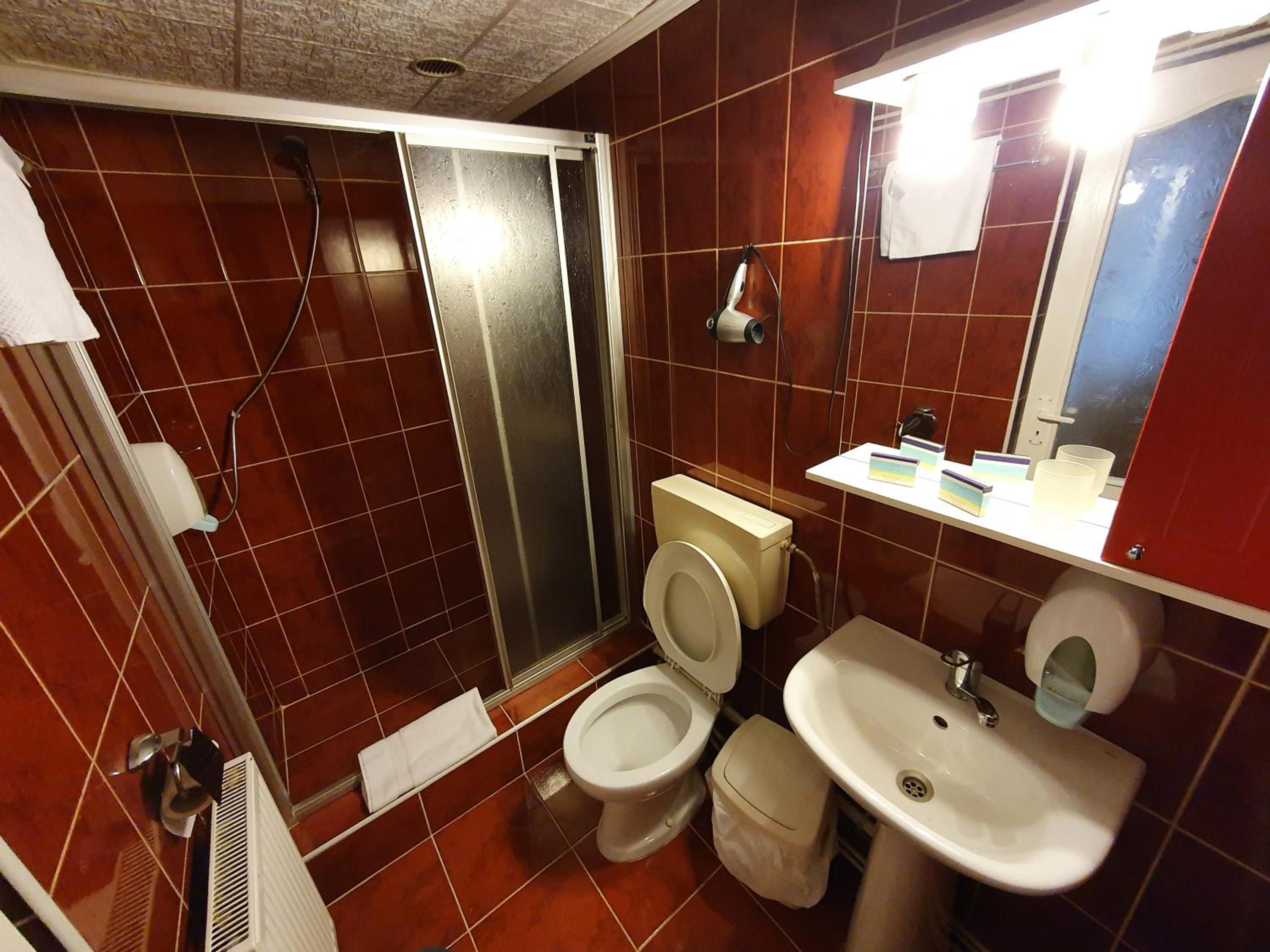 Double Room with Balcony - Photo 16