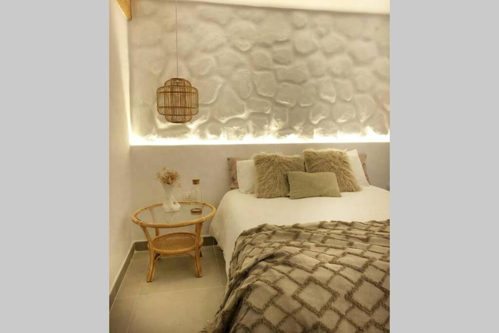 One-Bedroom Apartment - Photo 1