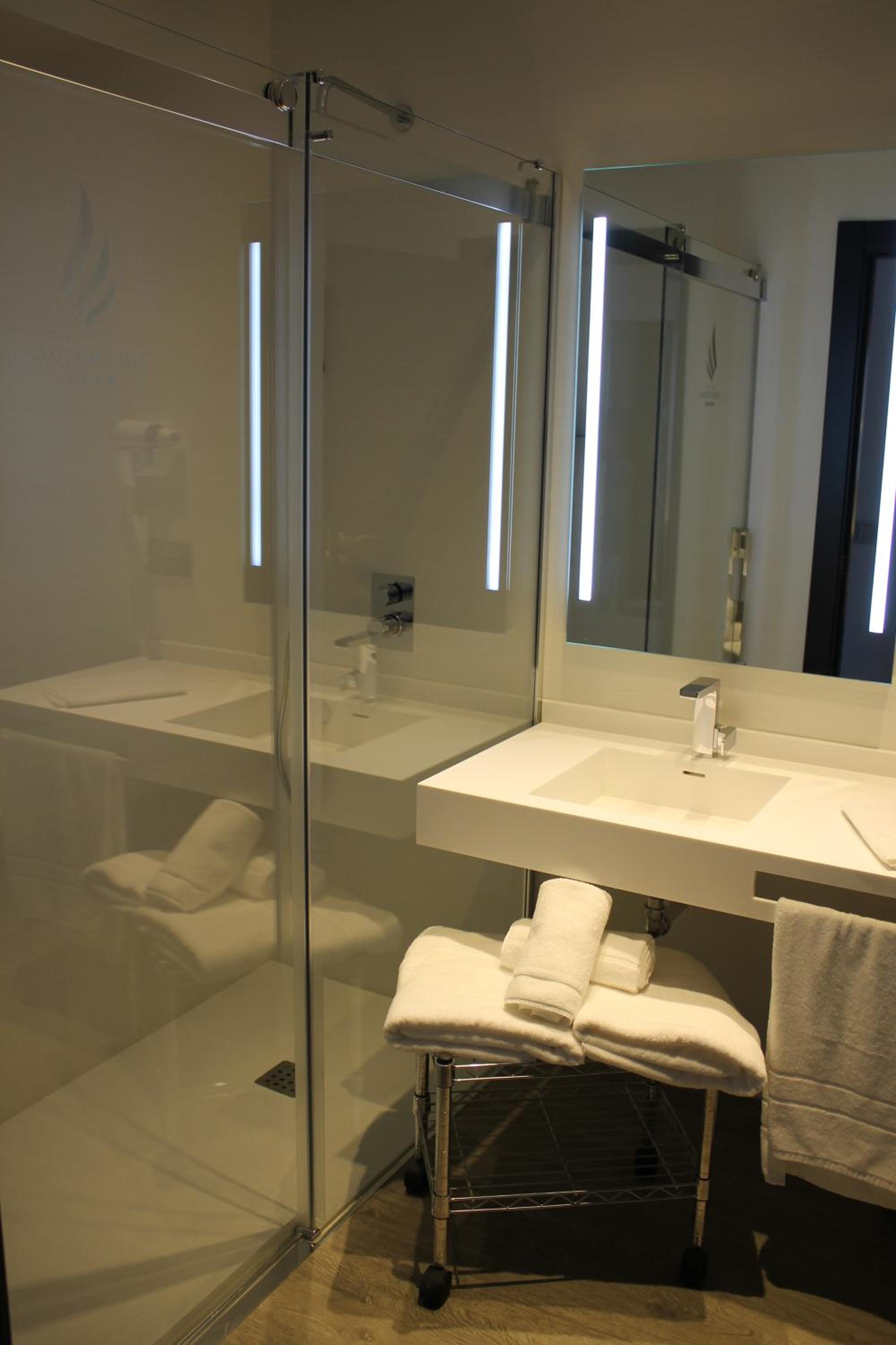 Executive Suite with Spa Bath photo 3