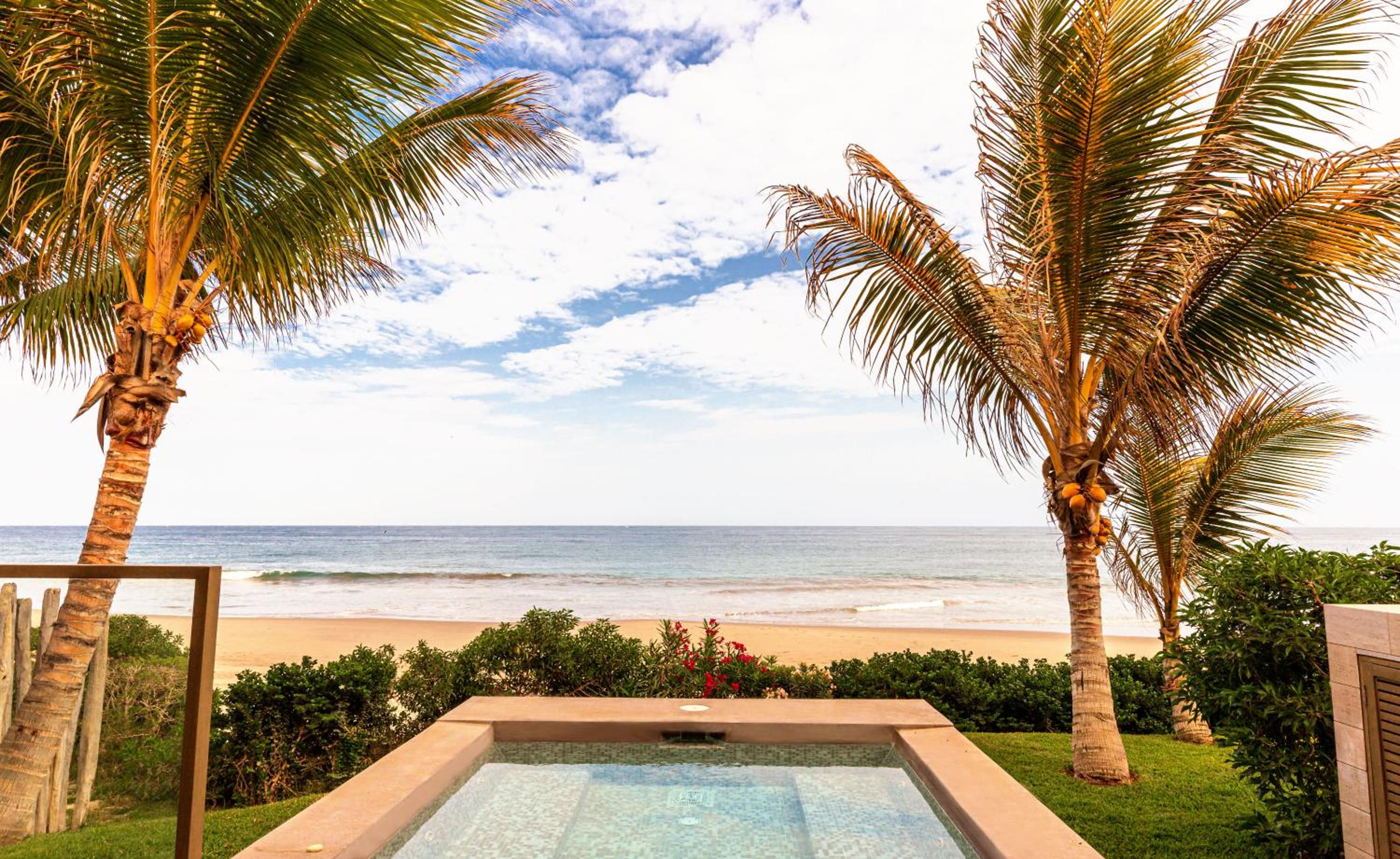  Beachfront Suite with Dip Pool photo 2