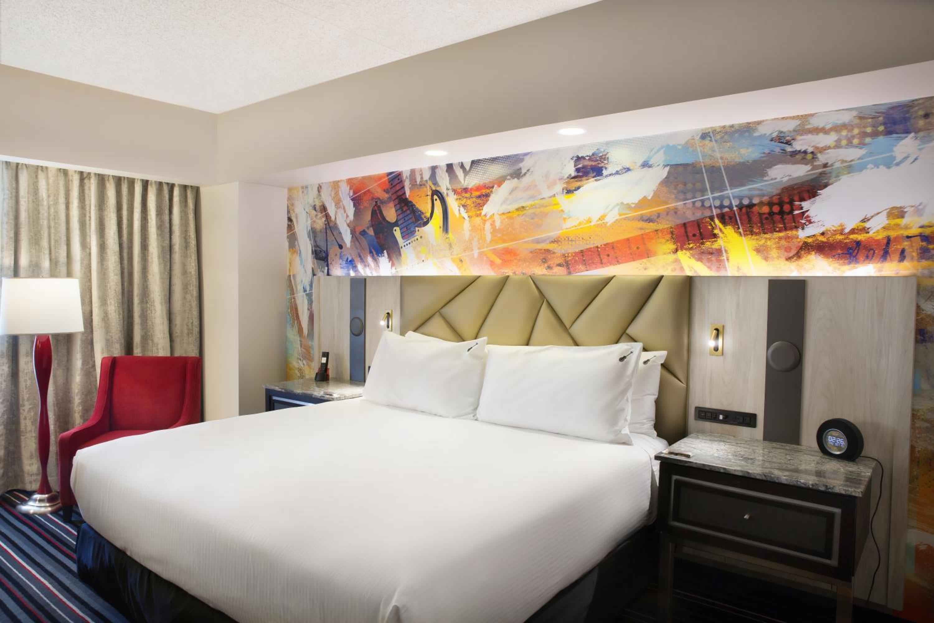 Standard King Room Hard Rock Tower  - Photo 3
