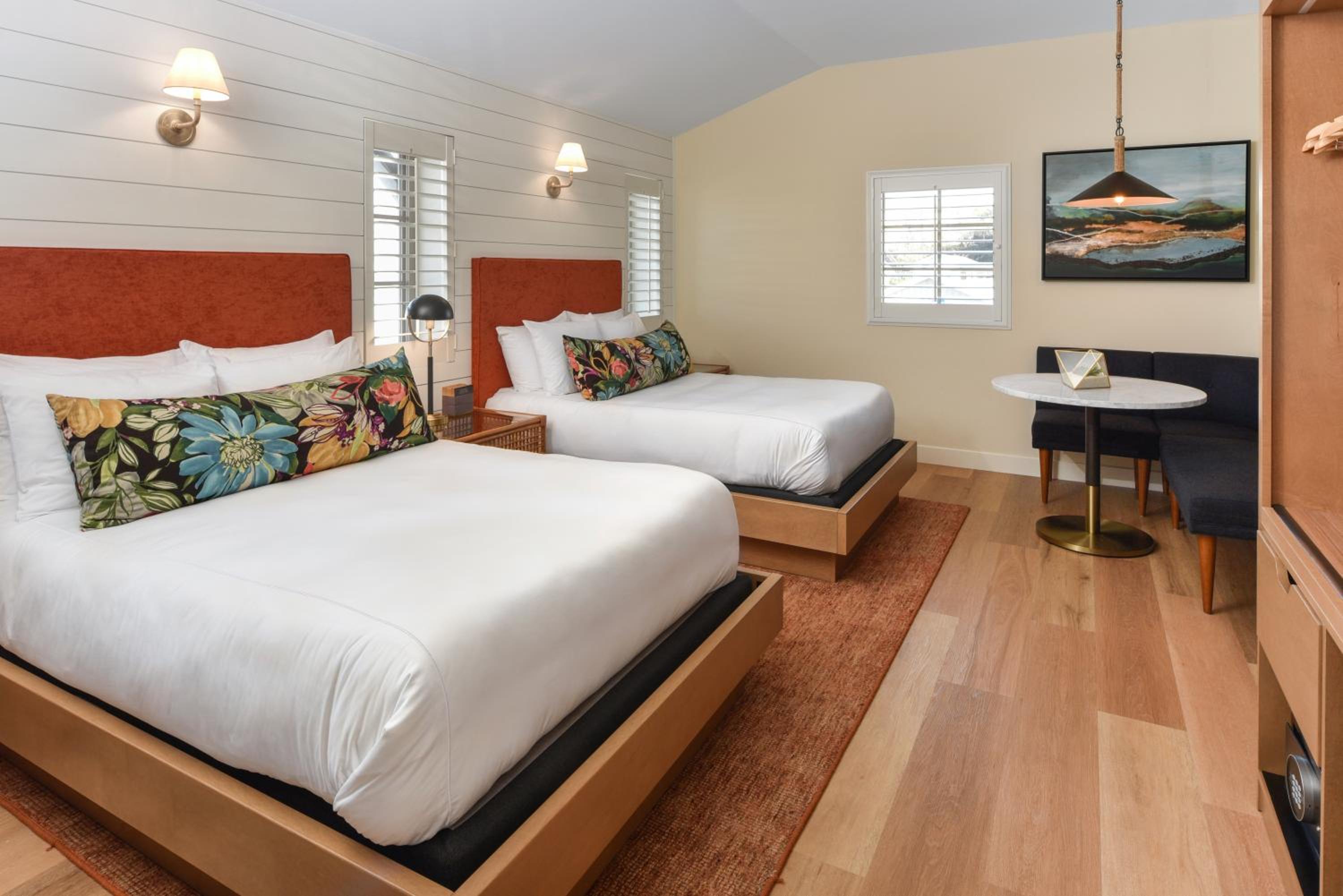 Double Bed - Town View photo 3