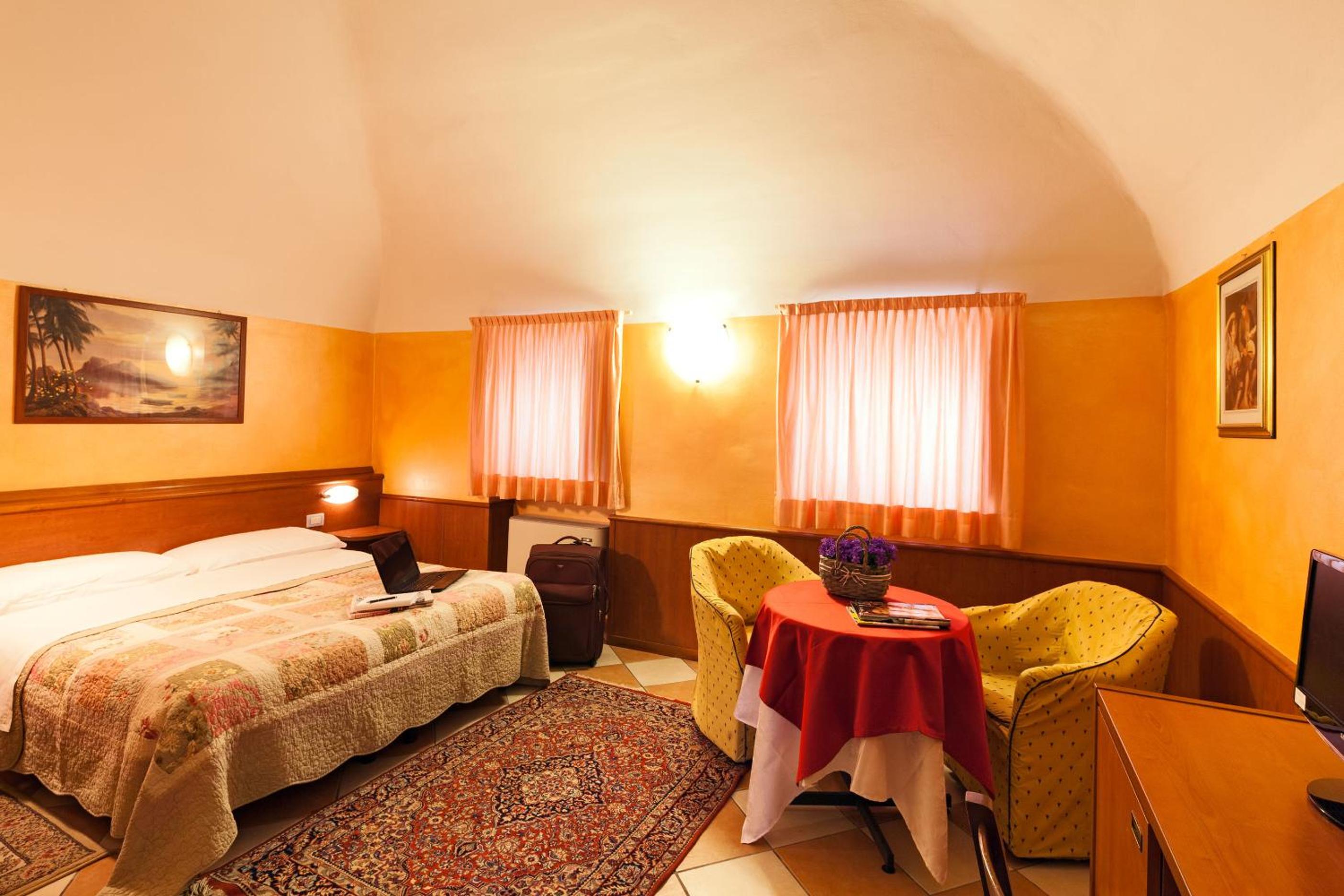 Twin Room - Photo 1