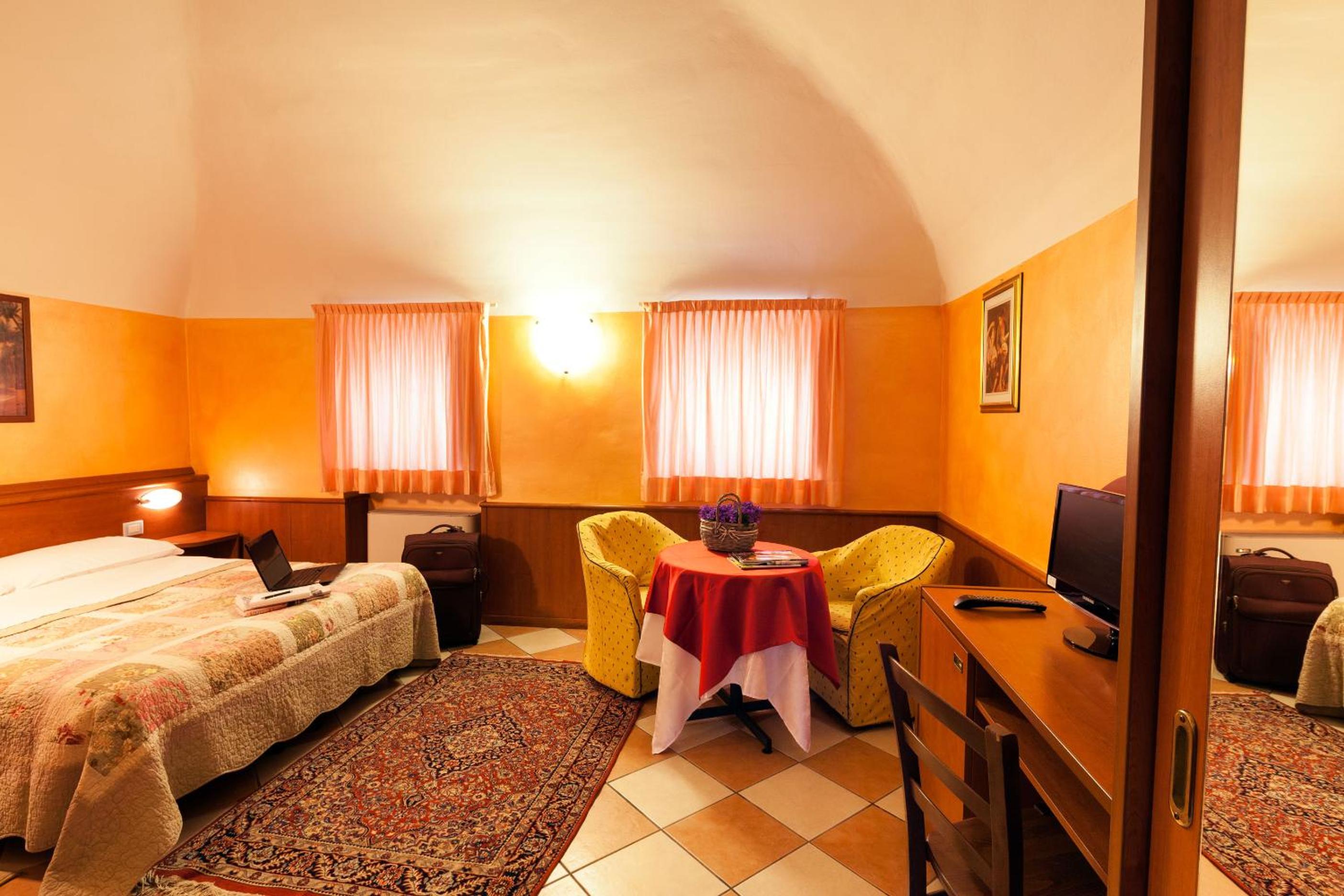 Double Room - Photo 4