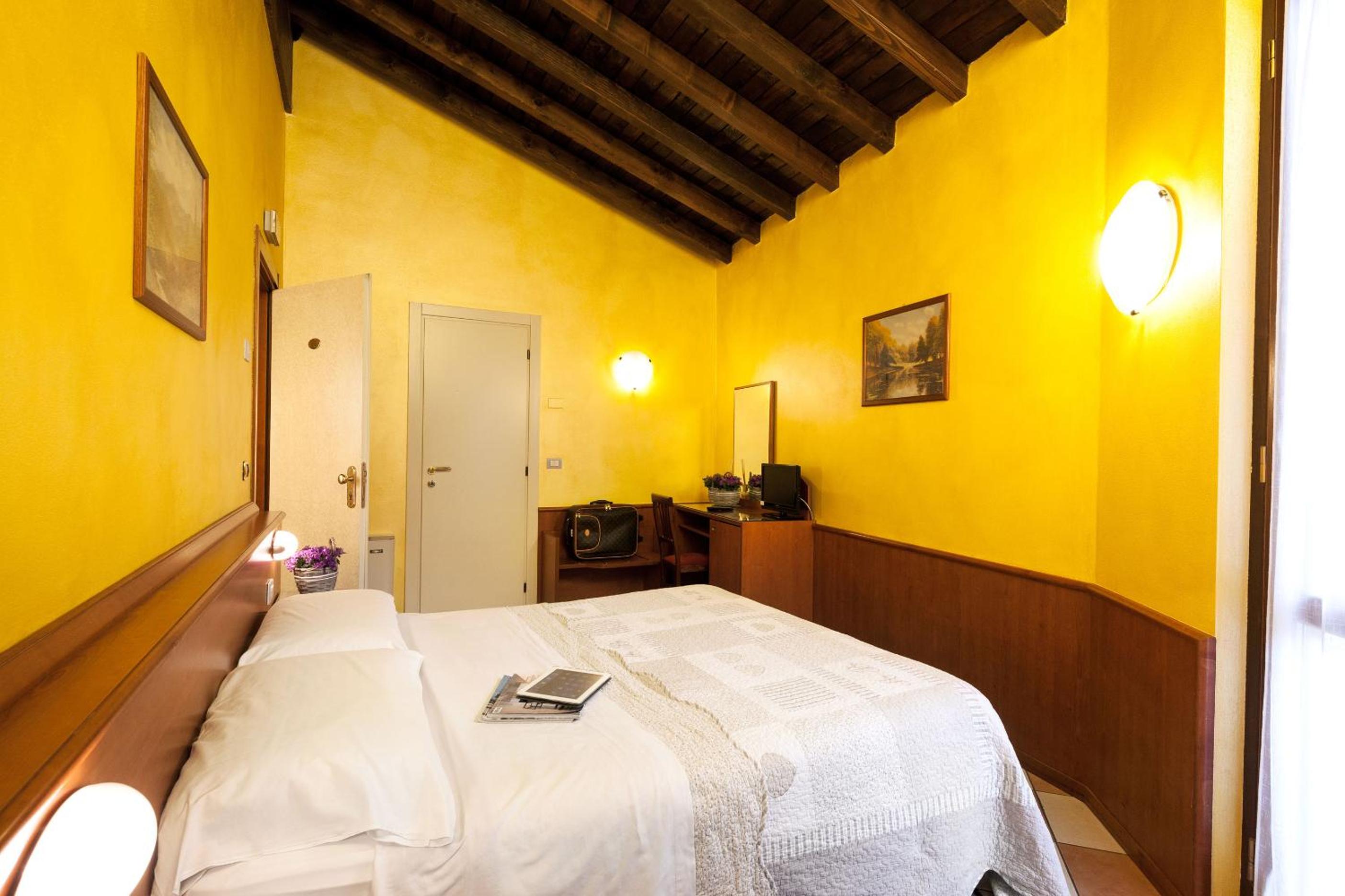 Double Room - Photo 1