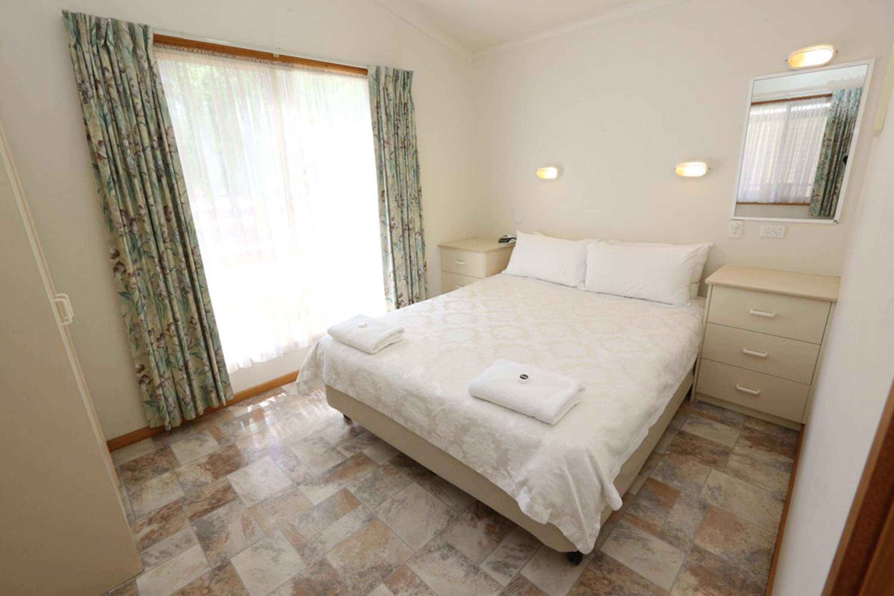 2 Bedroom Villa with Spa 5 berth
