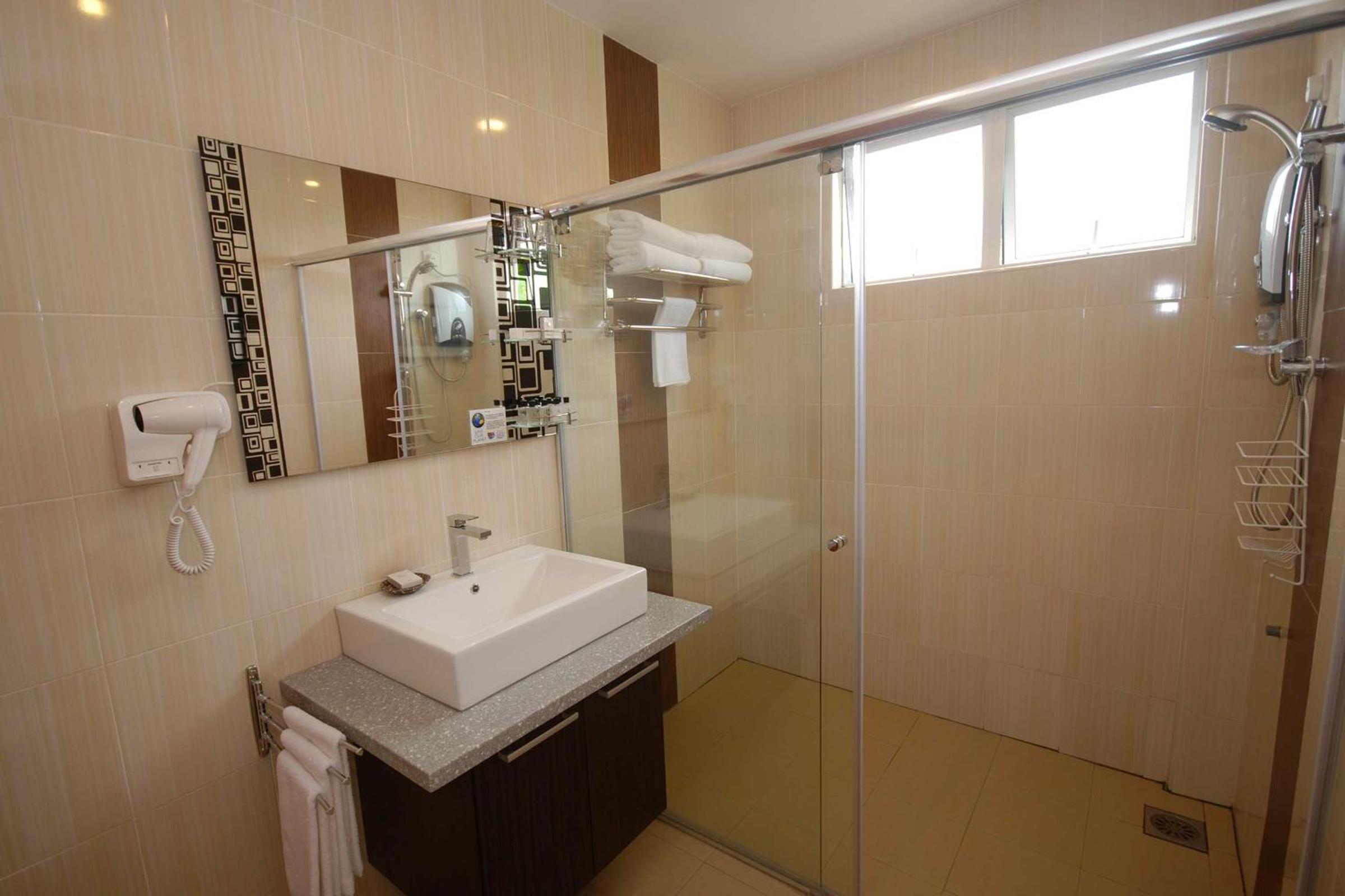 Deluxe Triple Room - Photo 8