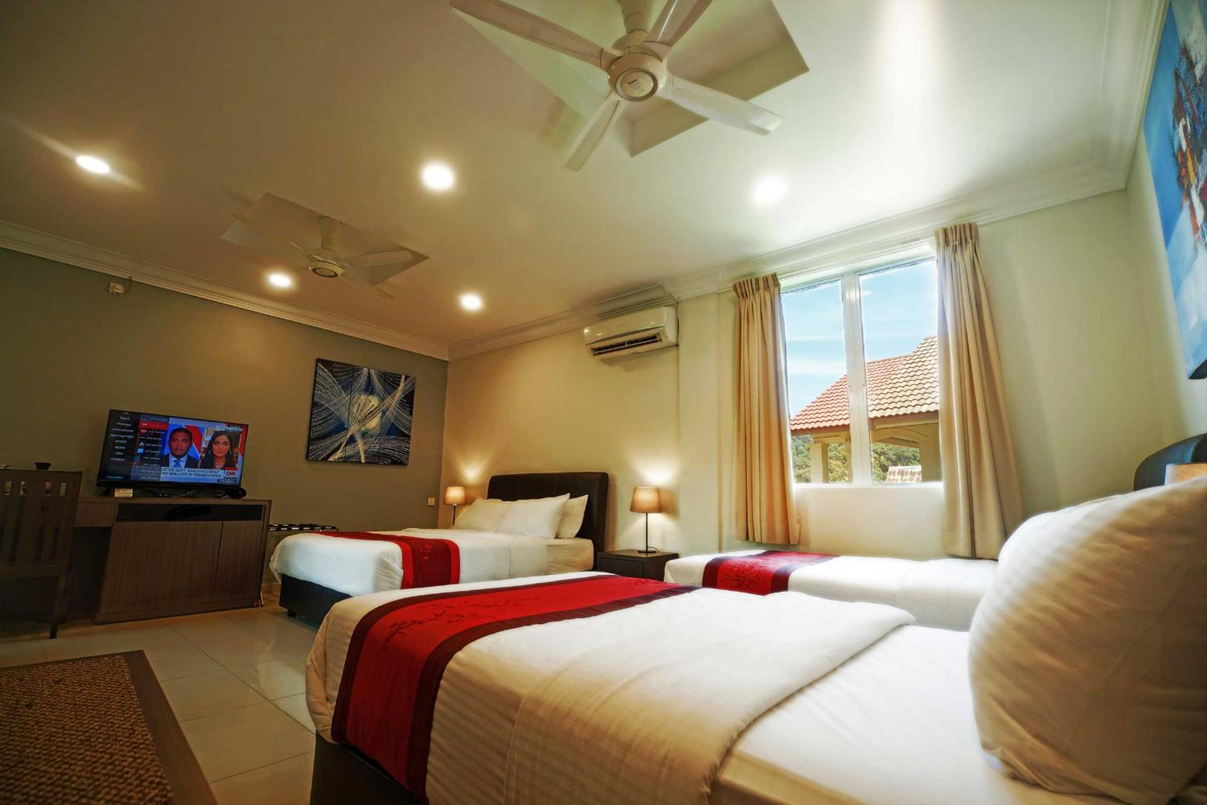 Deluxe Quadruple Room - Photo 2
