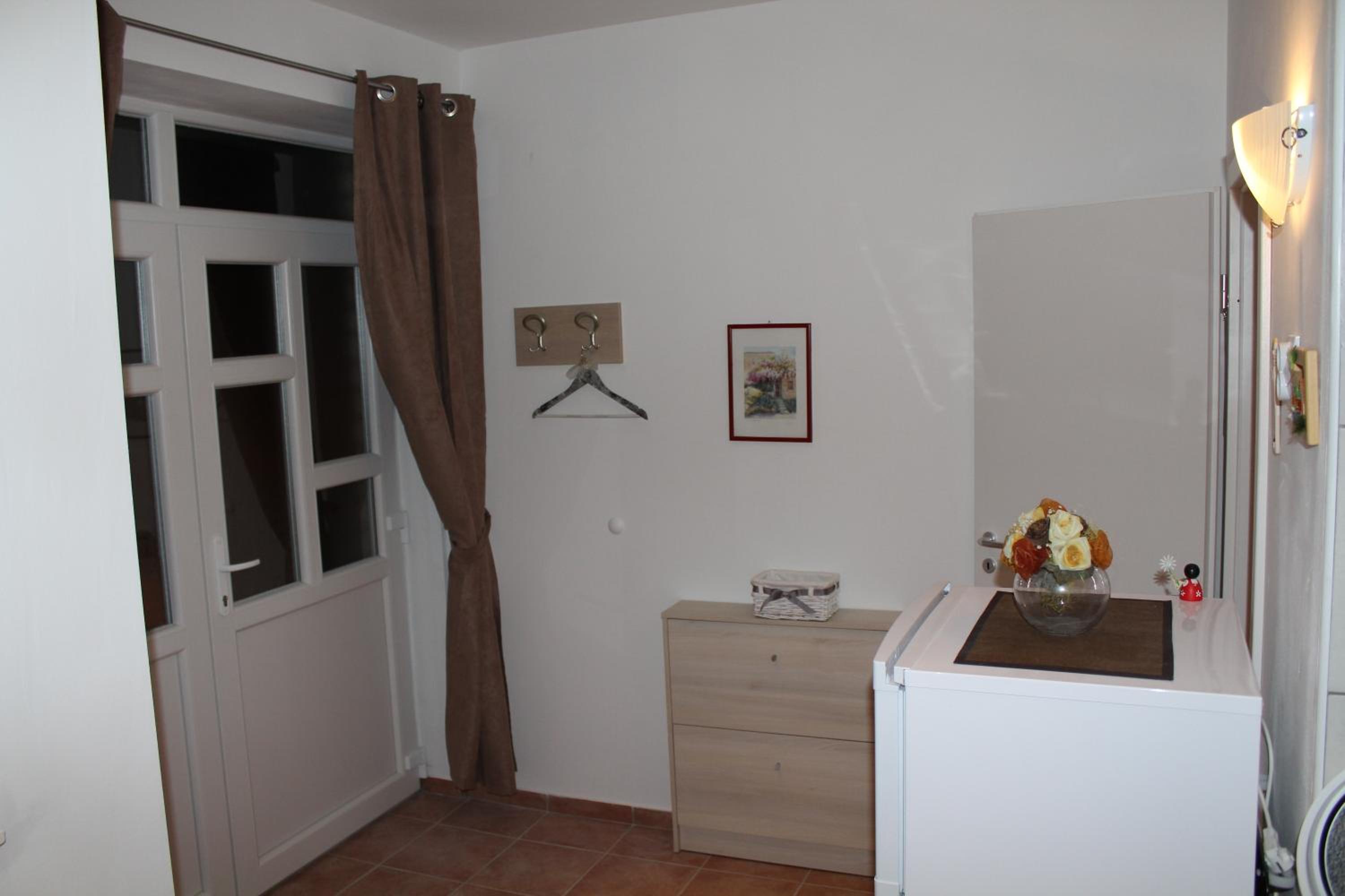 One-Bedroom Apartment (2 Adults) -Trtarska 4